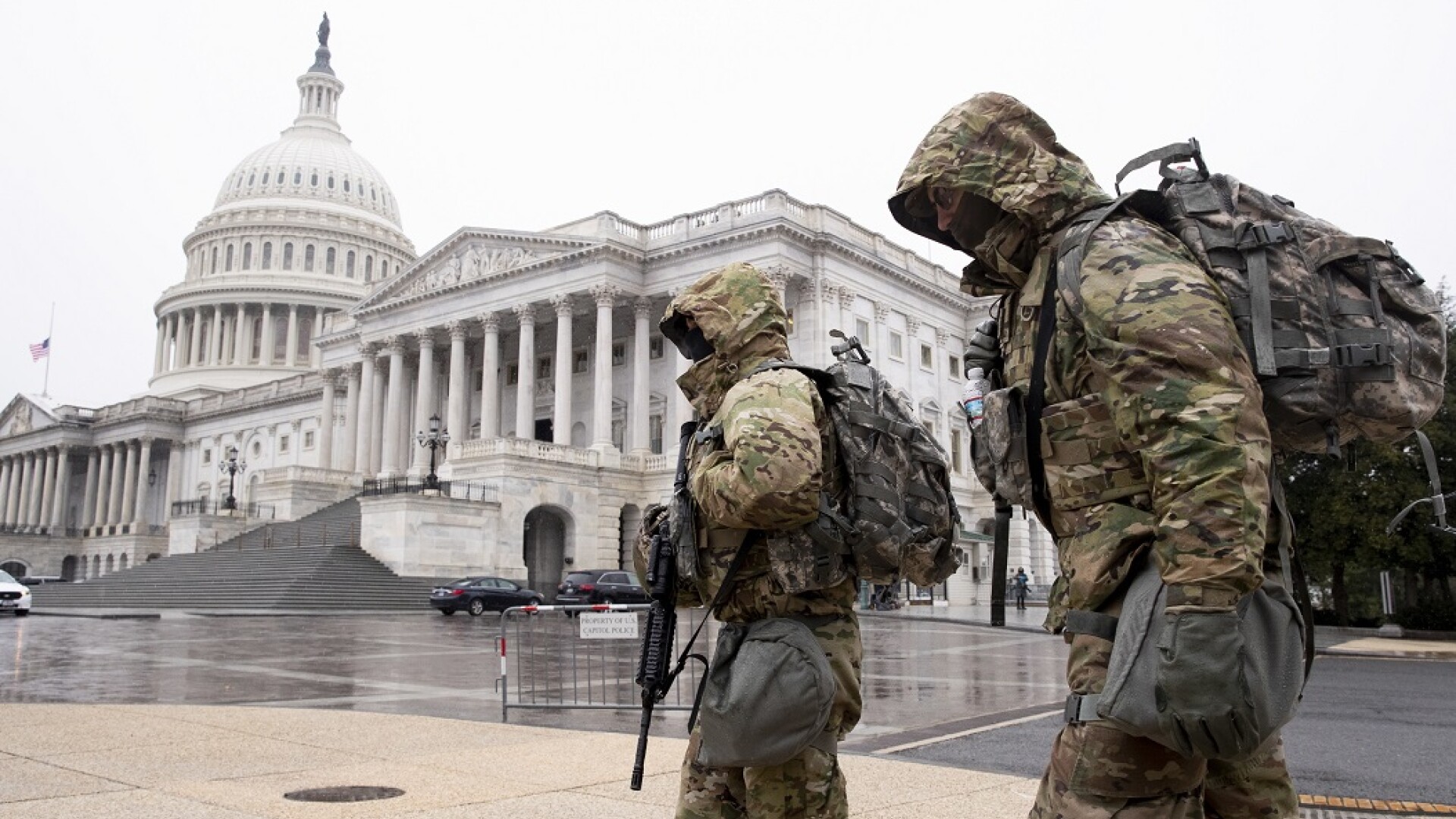 Garda Naţională în faţa Capitoliului