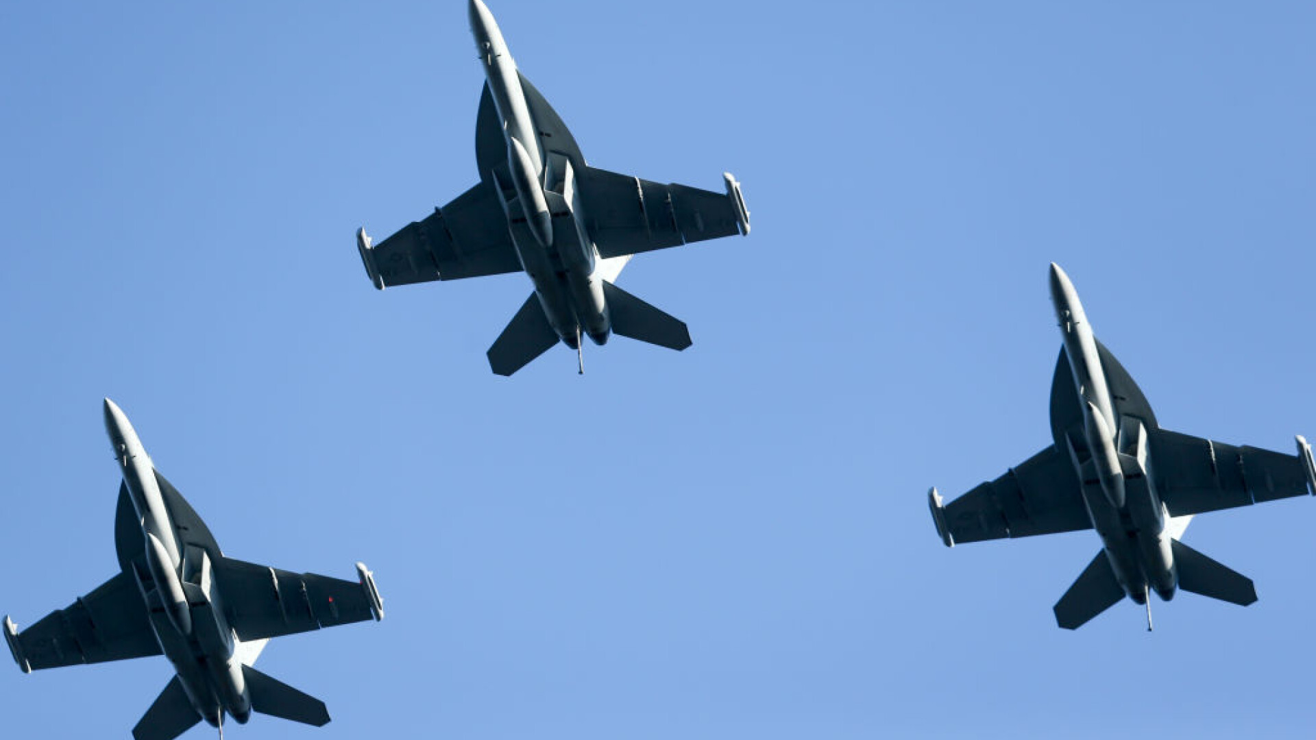 Avioane de vânătoare poloneze într-o misiune NATO în Marea Baltică au interceptat un bombardier rus