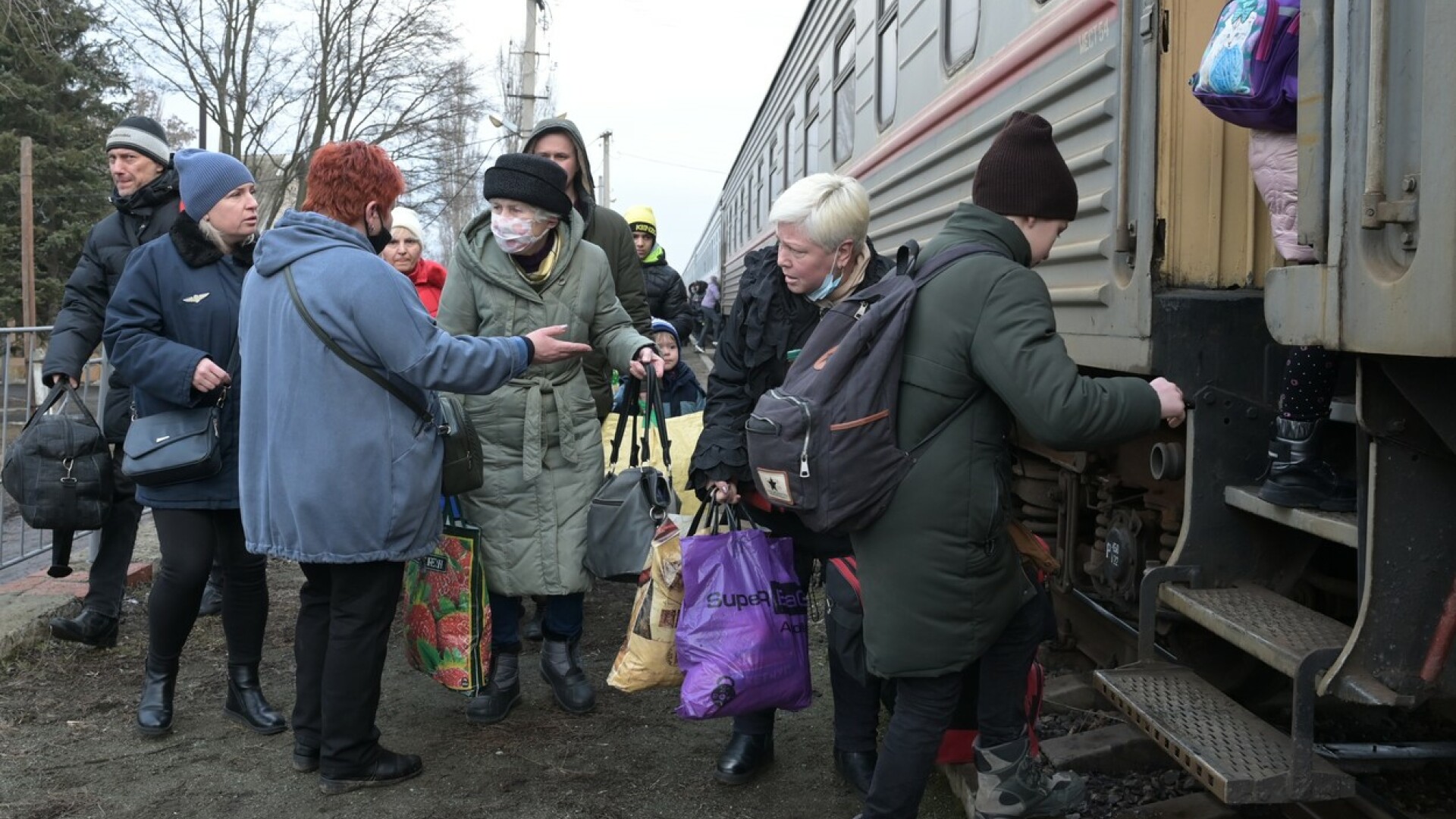 evacuati tren ucraina