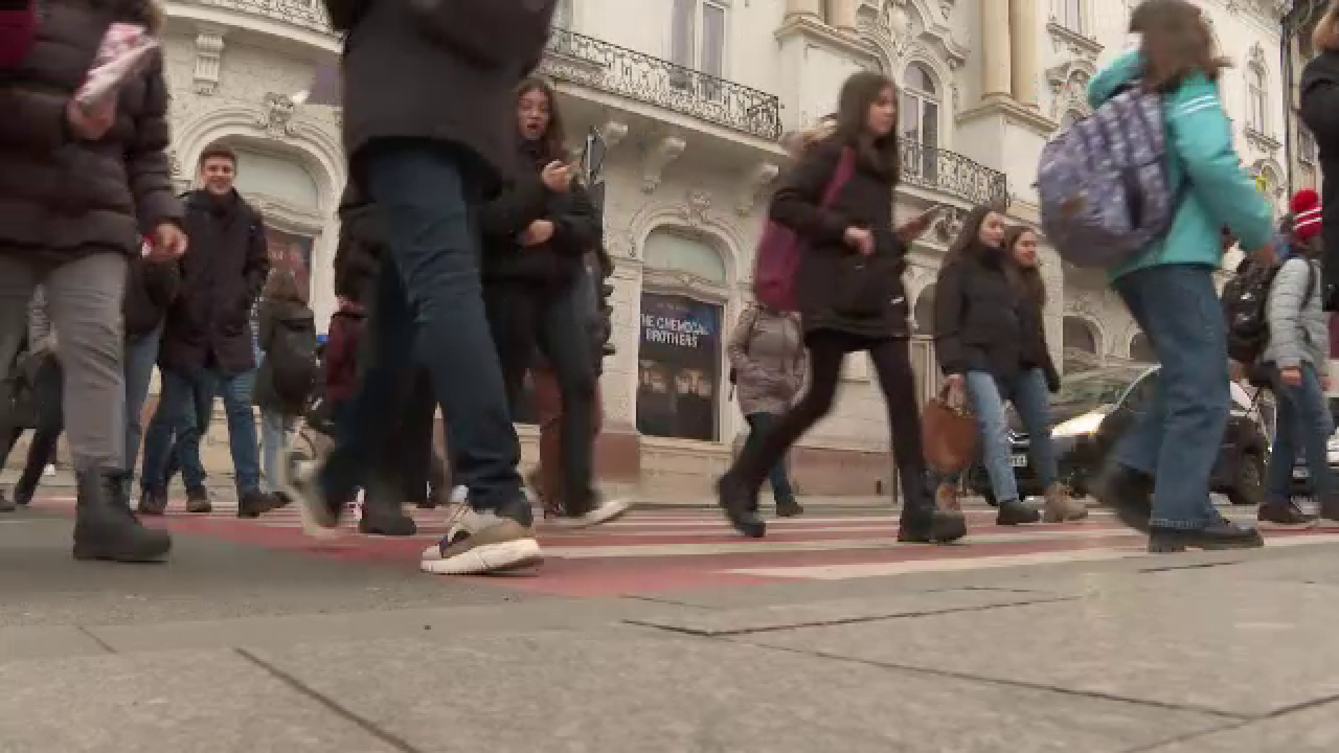 oameni tineri romani studenti