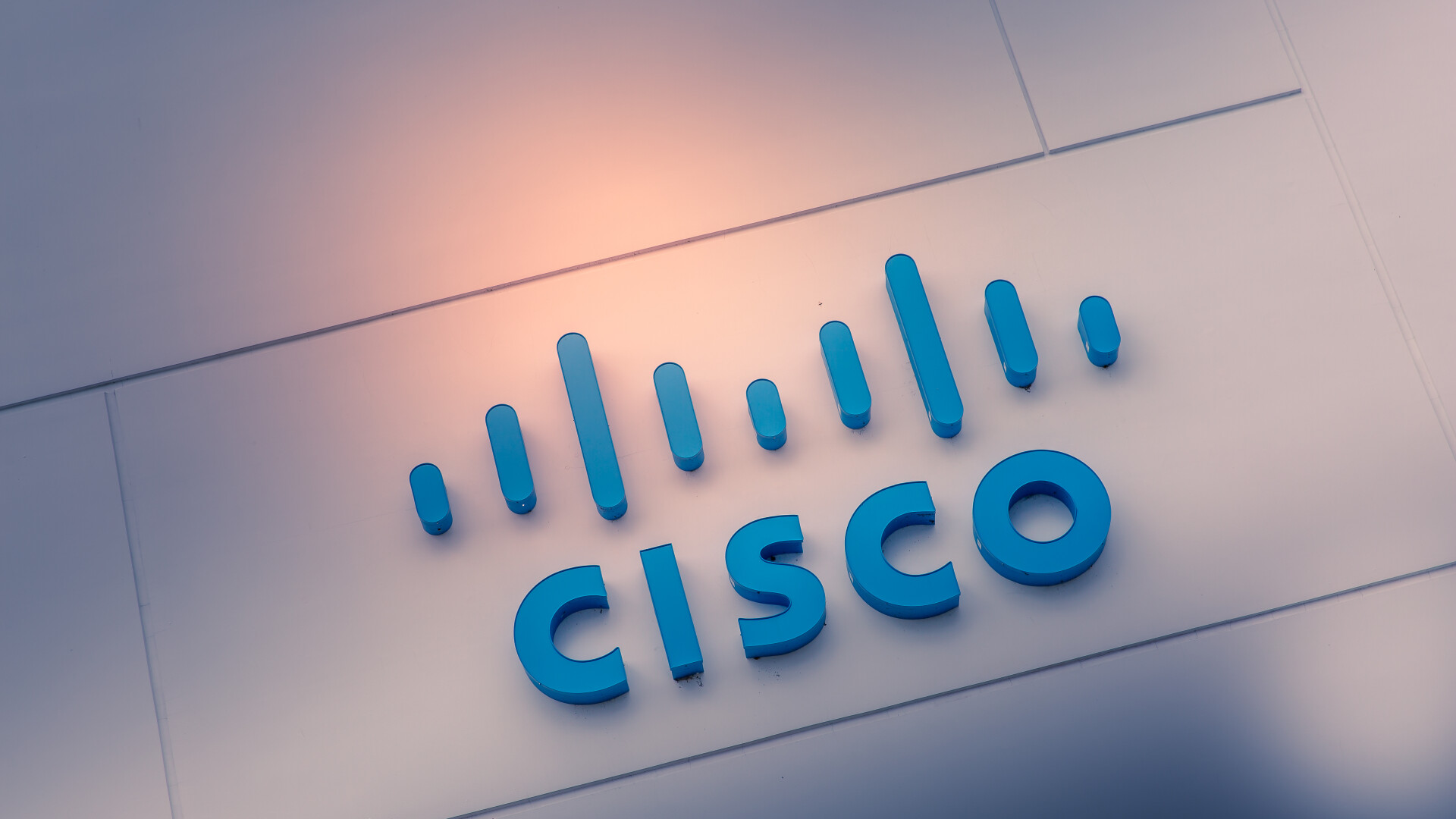 Compania gigant Cisco va concedia mii de angajaţi pentru a se concentra pe zonele de afaceri cu creştere mare