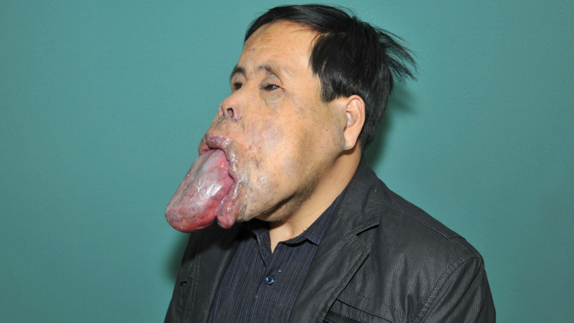 Omul cu cea mai lunga limba din lume