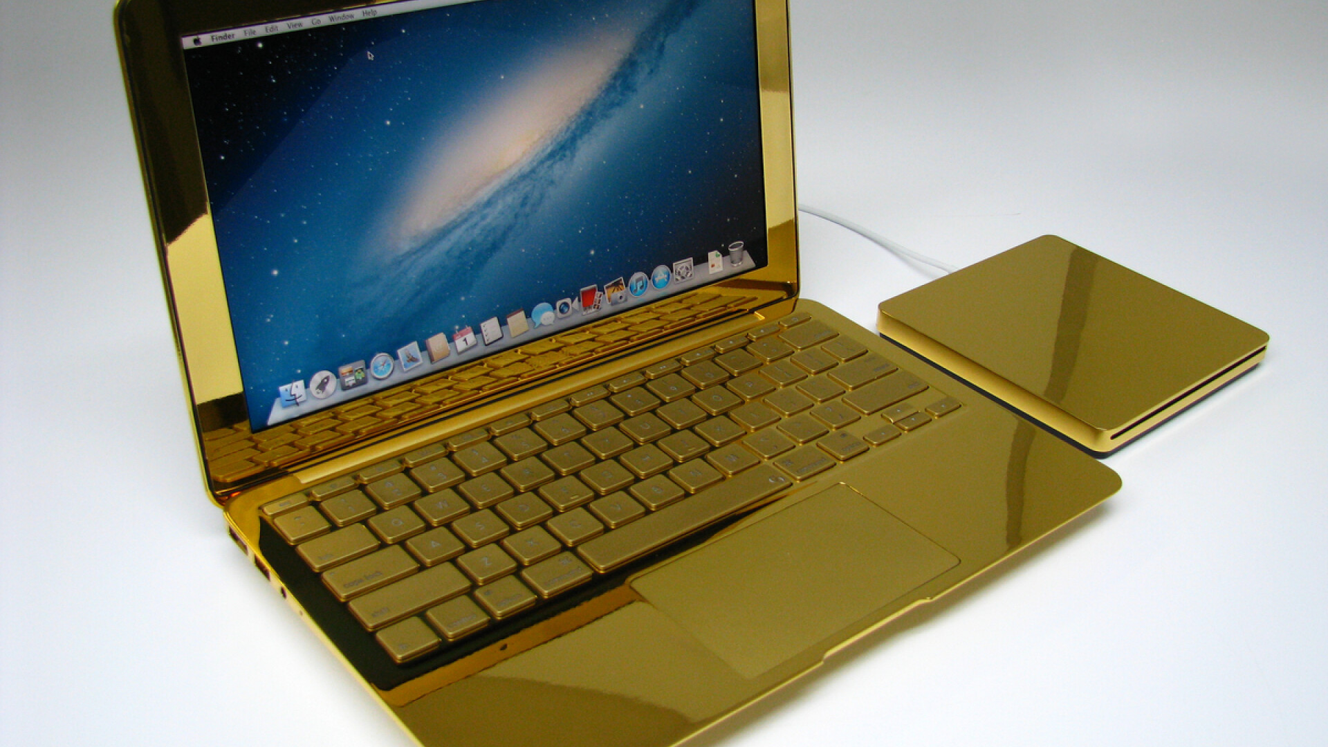 laptop placat cu aur