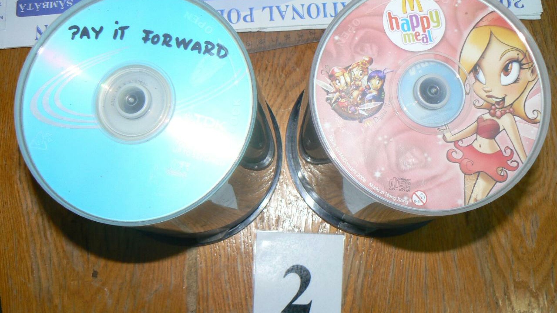 Jandarmii din Cluj au confiscat peste 100 de DVD-uri si CD-uri piratate