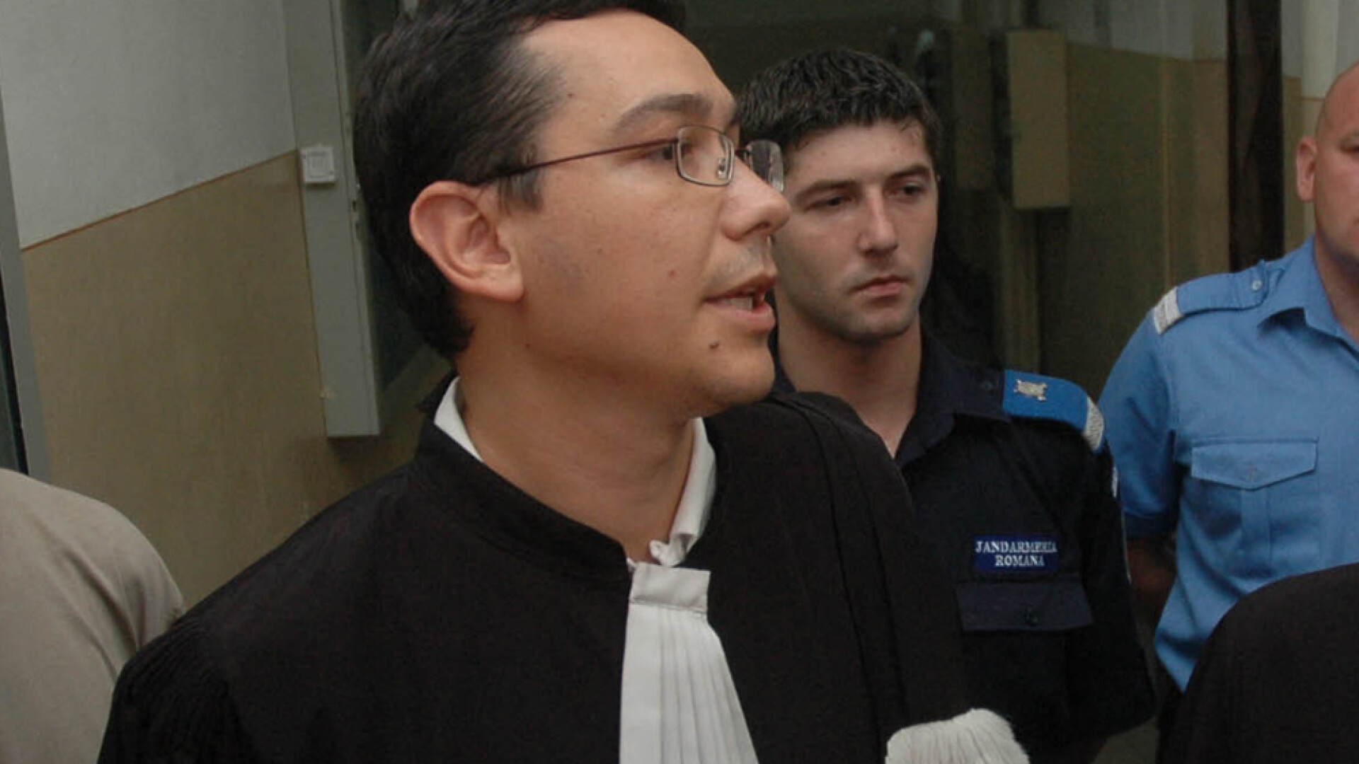Victor Ponta avocat in 2005, pe cand il apara pe Tender