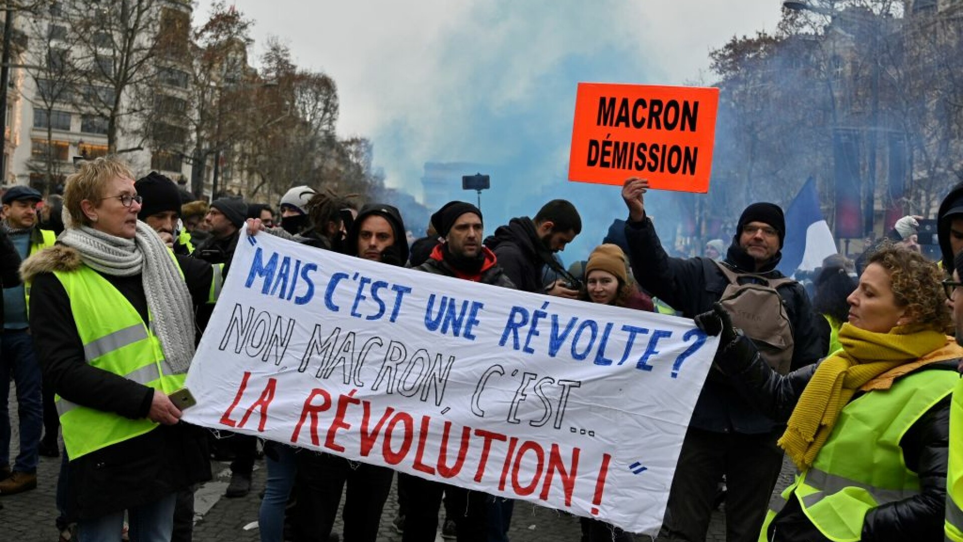 Noi proteste violente la Paris. ”Vestele galbene”, ciocniri cu forțele de ordine