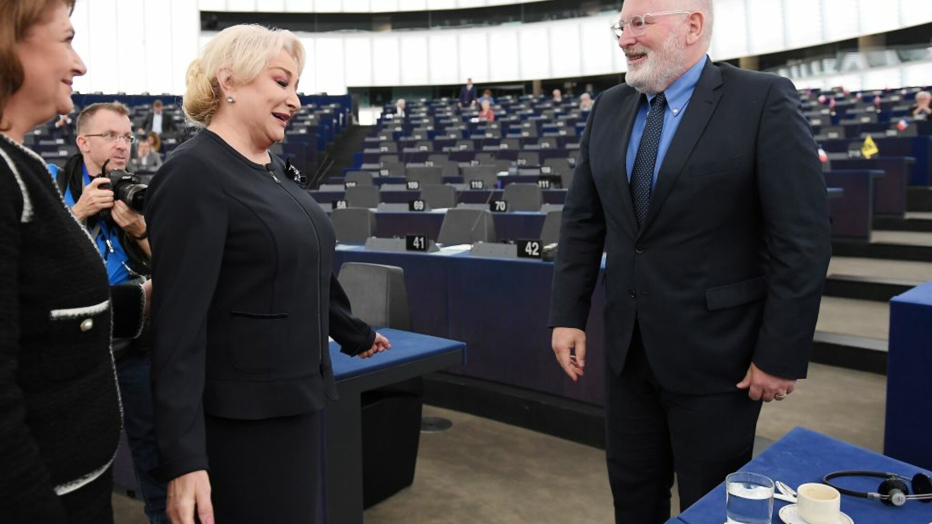 Viorica Dancila si Frank Timmermans in Parlamentul European