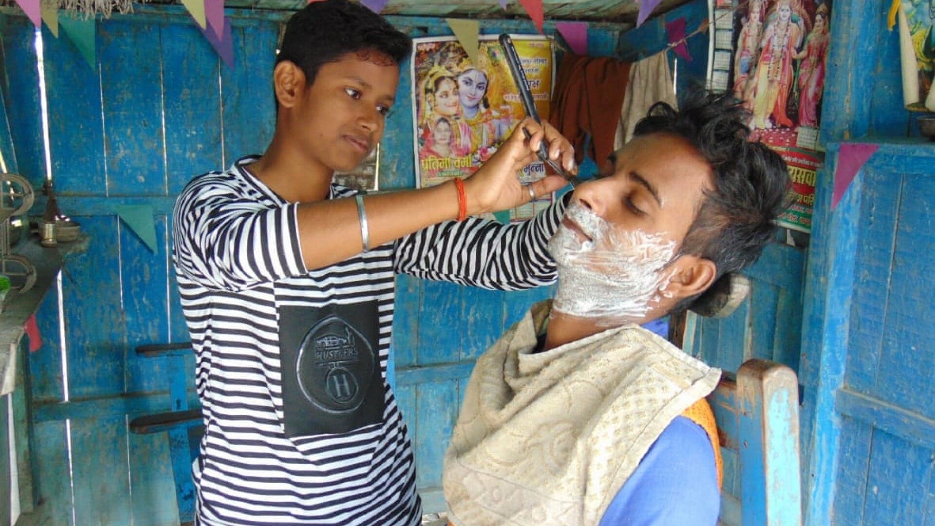 India, frizerie, adolescente
