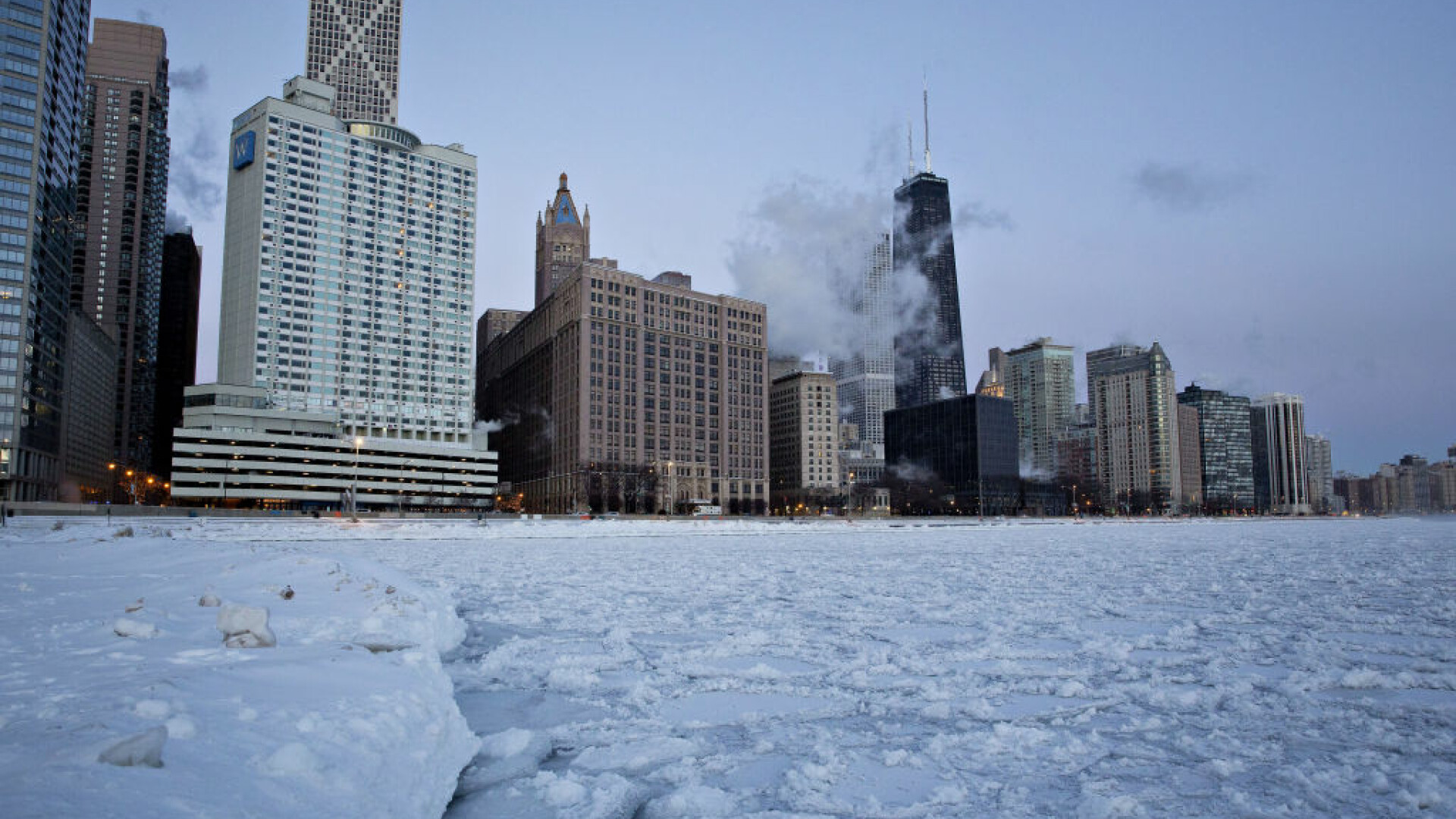 Iarnă grea în SUA. În Chicago a nins neîncetat 13 zile