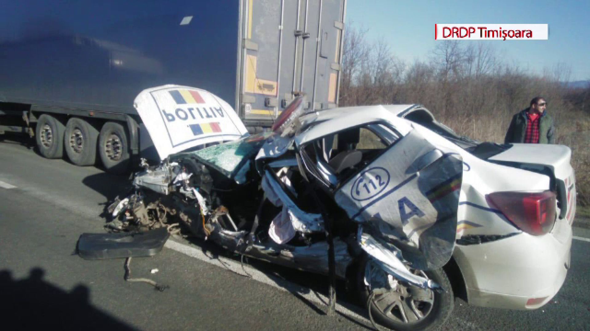 Accident grav în Caraș-Severin. Au fost implicate o mașină de poliție și o ambulanță