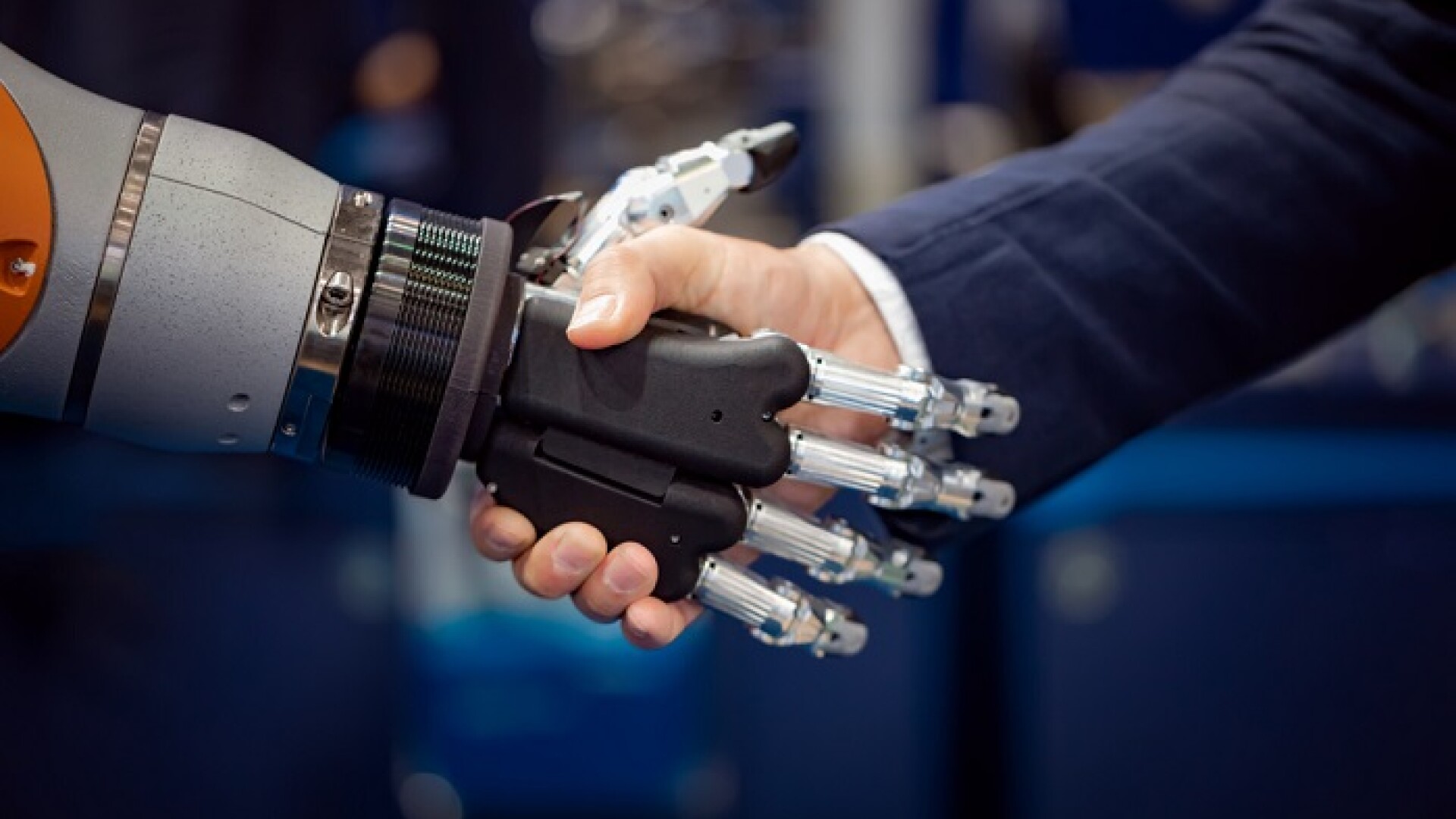 Studiu: Aproape un sfert dintre companiile din România au implementat, deja, soluţii de robotică şi automatizare