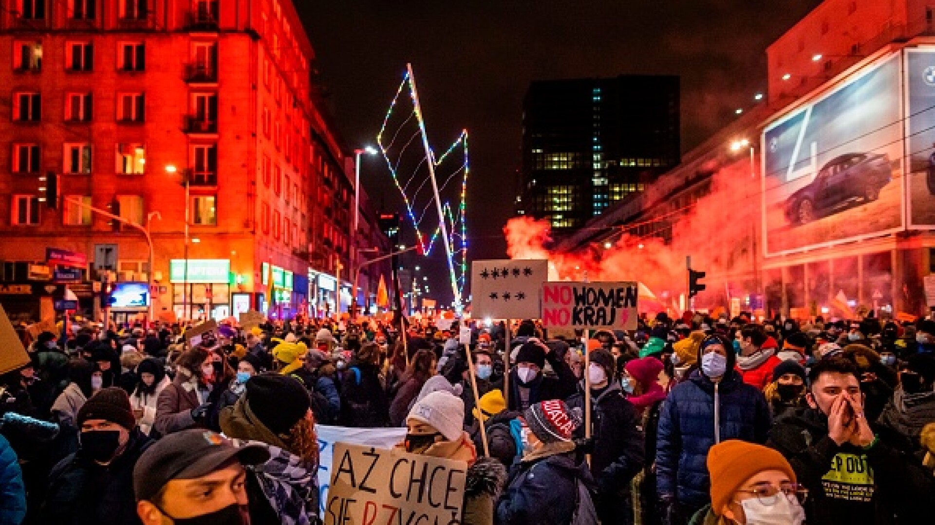 Proteste masive în Polonia, după ce dreptul la avort a fost limitat aproape complet. VIDEO