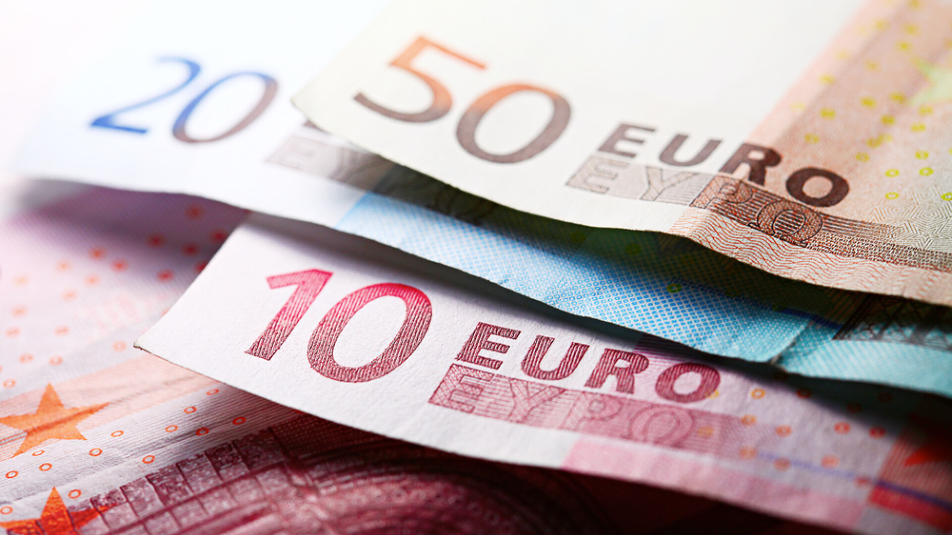 Moneda euro face 25 de ani de la lansare. Ce a însemnat pentru statele Uniunii Europene