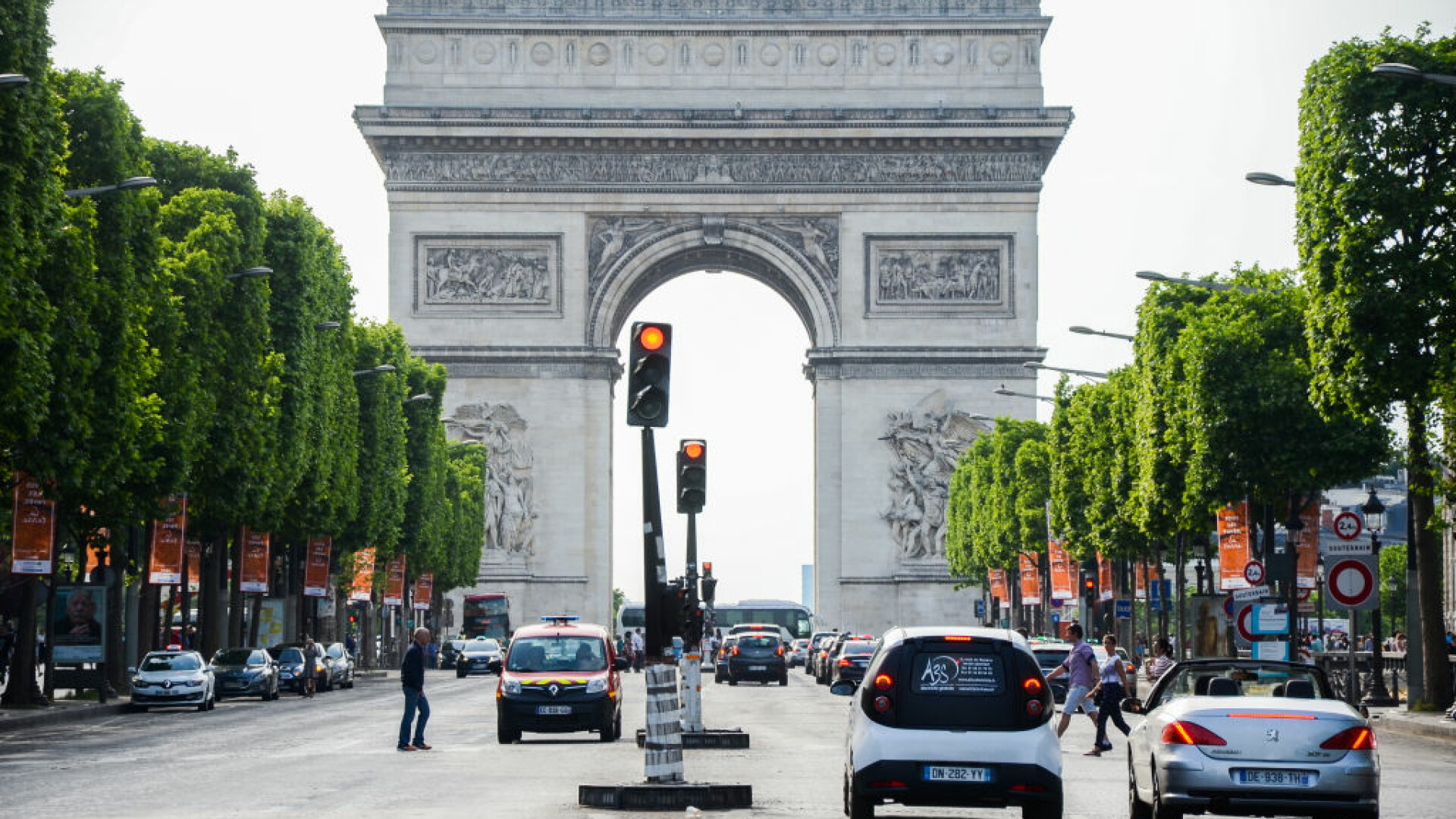 Drapelul Uniunii Europene a fost înlăturat de pe Arcul de Triumf din Paris. Care este motivul