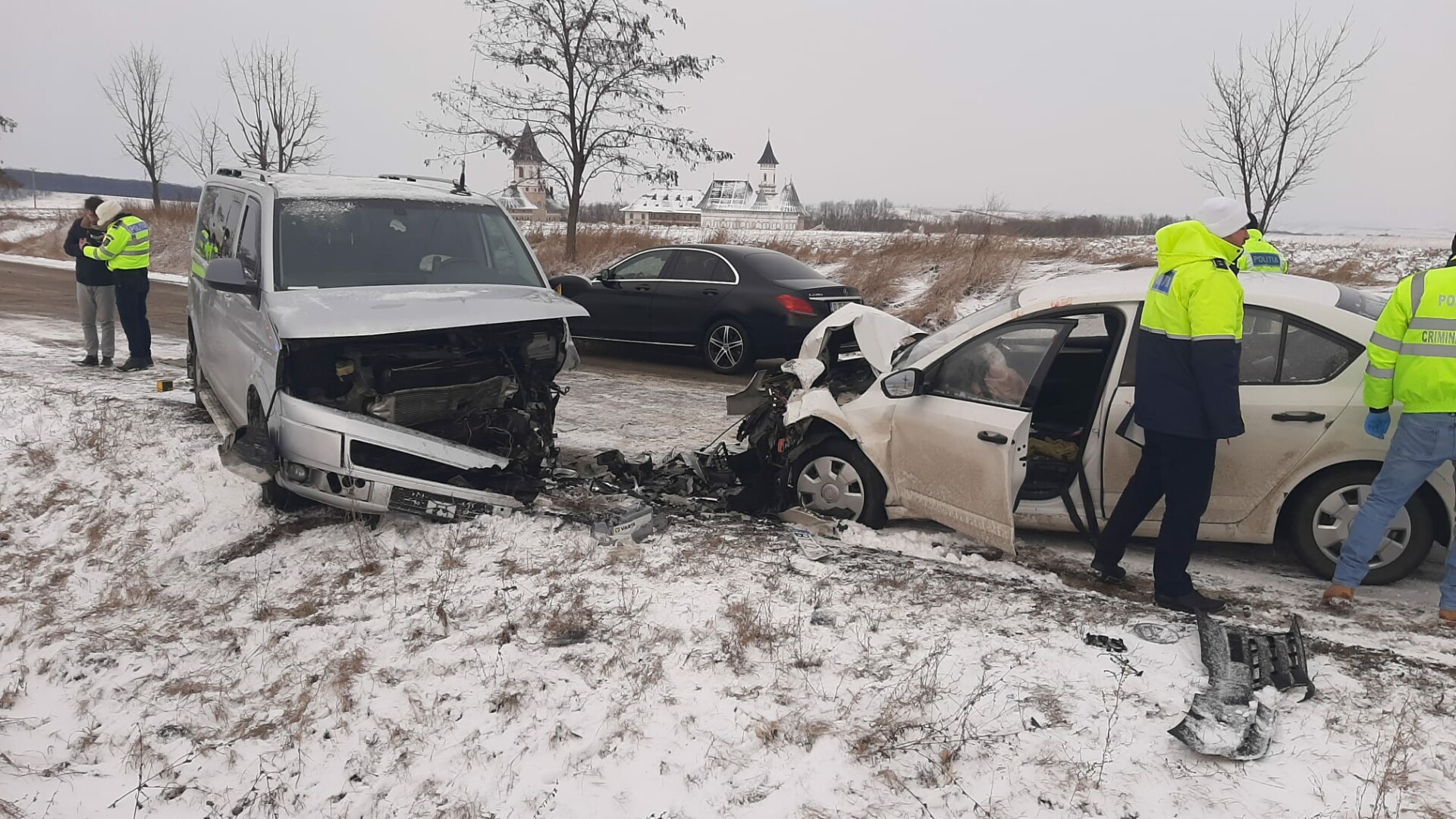Patru oameni, printre care şi doi copii, au fost răniți într-un accident în județul Botoșani