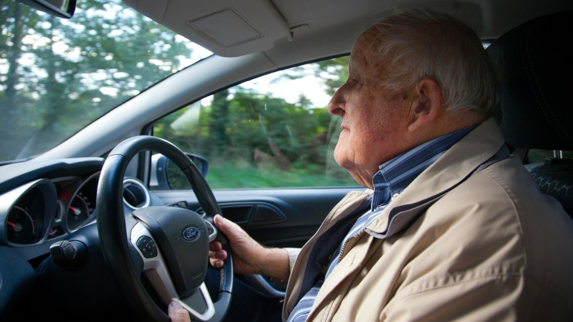 șofer bătrân