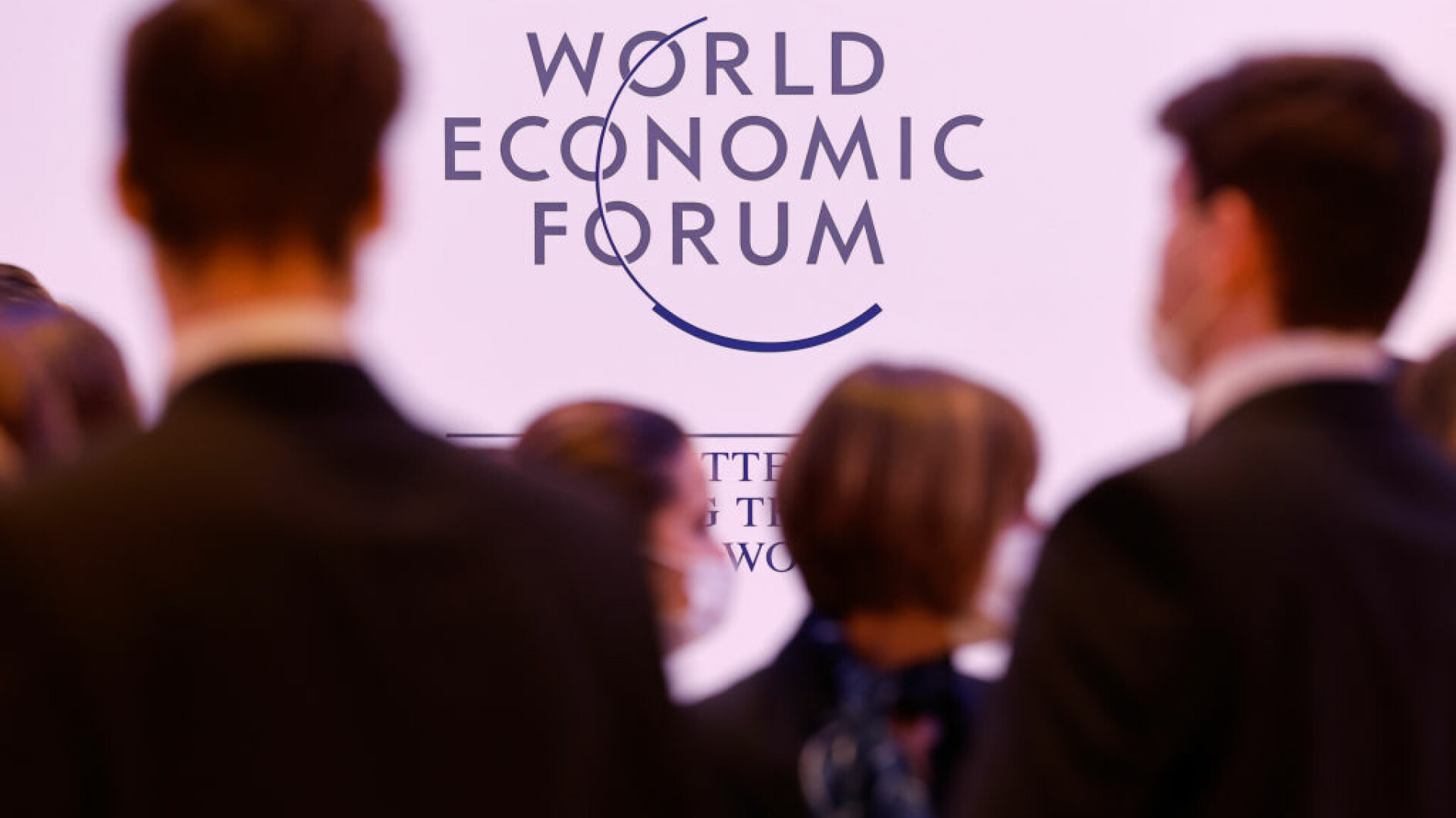 Majoritatea economiștilor de top așteaptă recesiunea mondială în 2023. Sondajul Forumului Economic Mondial de la Davos