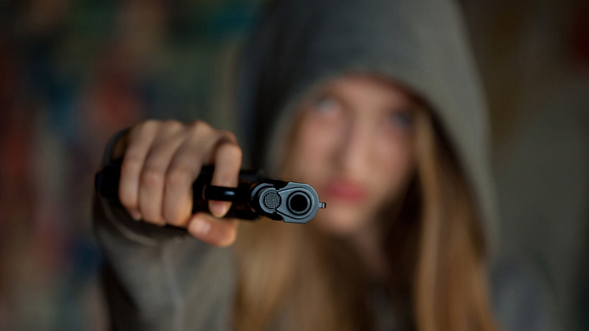 adolescentă pistol