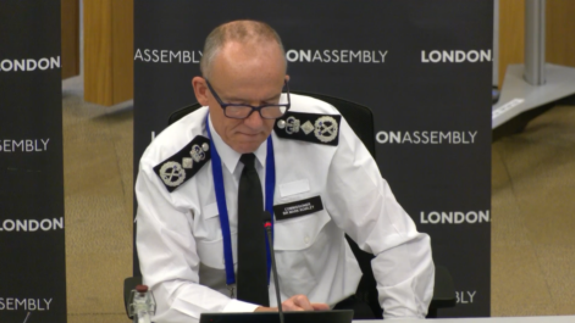 Şeful poliţiei londoneze și-a cerut scuze pentru ofițerii săi implicați în agresiuni sexuale și violuri