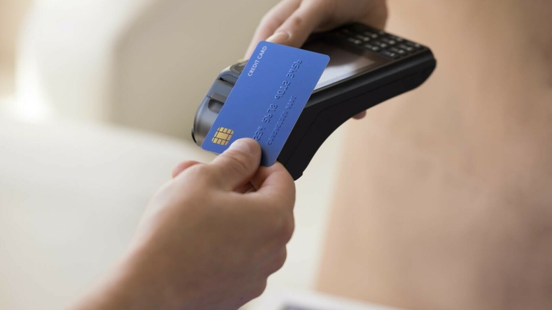 Surse: Viitorul Guvern ar putea introduce o taxă universală pe toate plățile din România