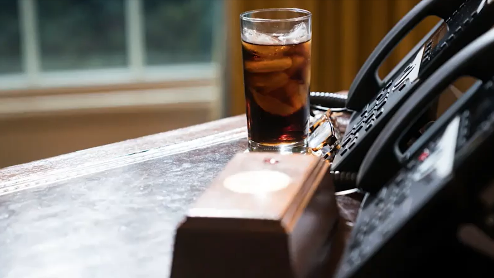 buton diet coke trump