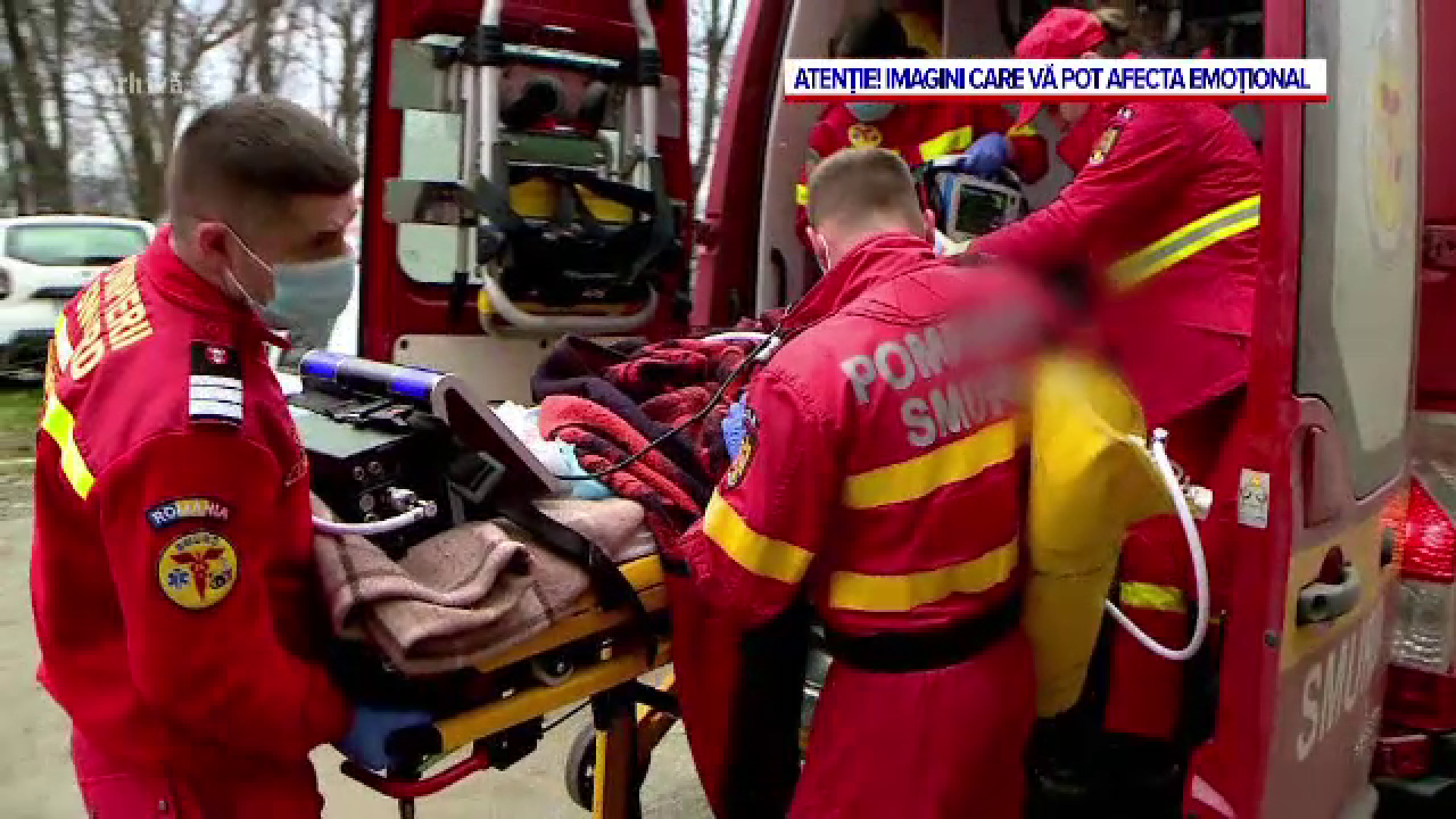 Sfârșit tragic pentru o adolescentă de 15 ani din Sibiu. Ea a căzut de la etajul 5 al unui bloc. Tatăl ei a sunat la 112