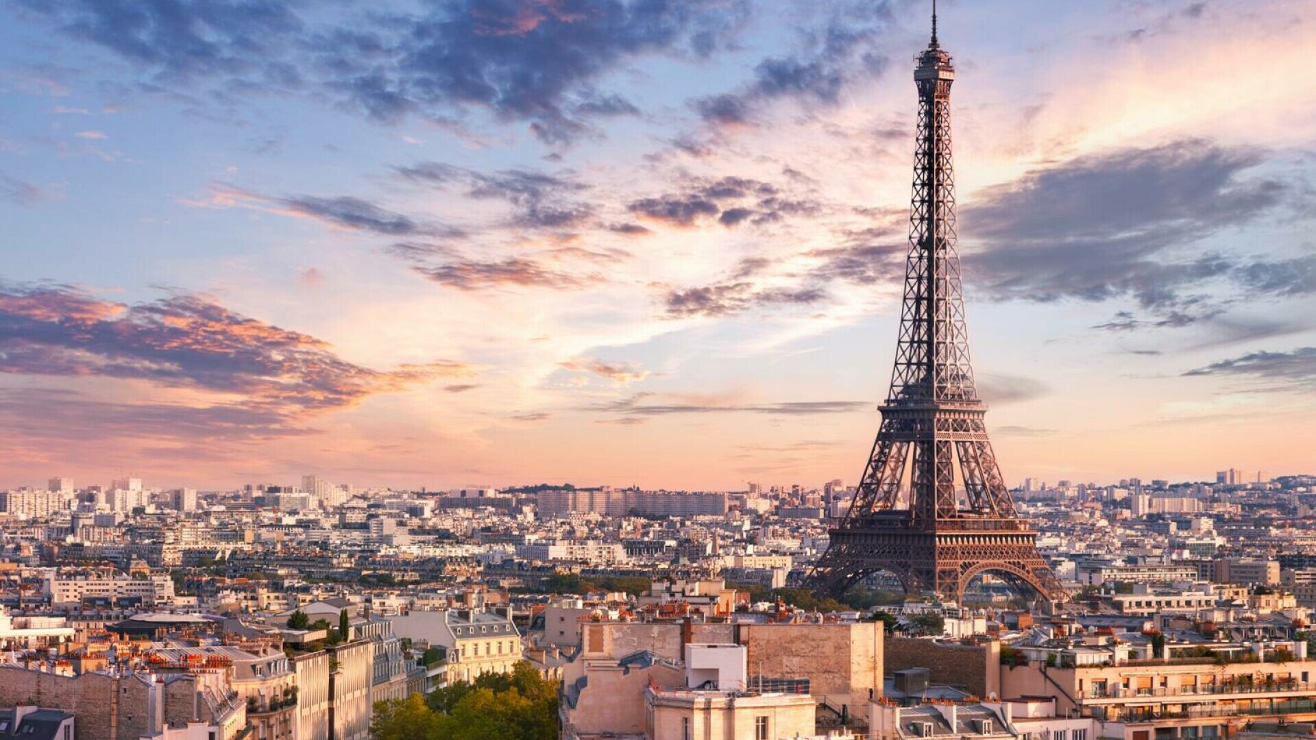 Sfaturi pentru turiștii care vizitează Europa în perioade caniculare. Ultimul etaj al Turnului Eiffel a fost închis