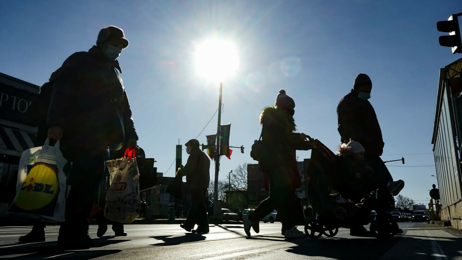 bucuresti oameni pe strada