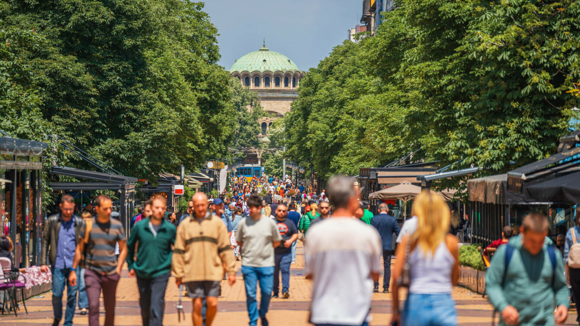 Problemele cu care se confruntă bulgarii după aderarea la euro. Multe magazine sunt închise