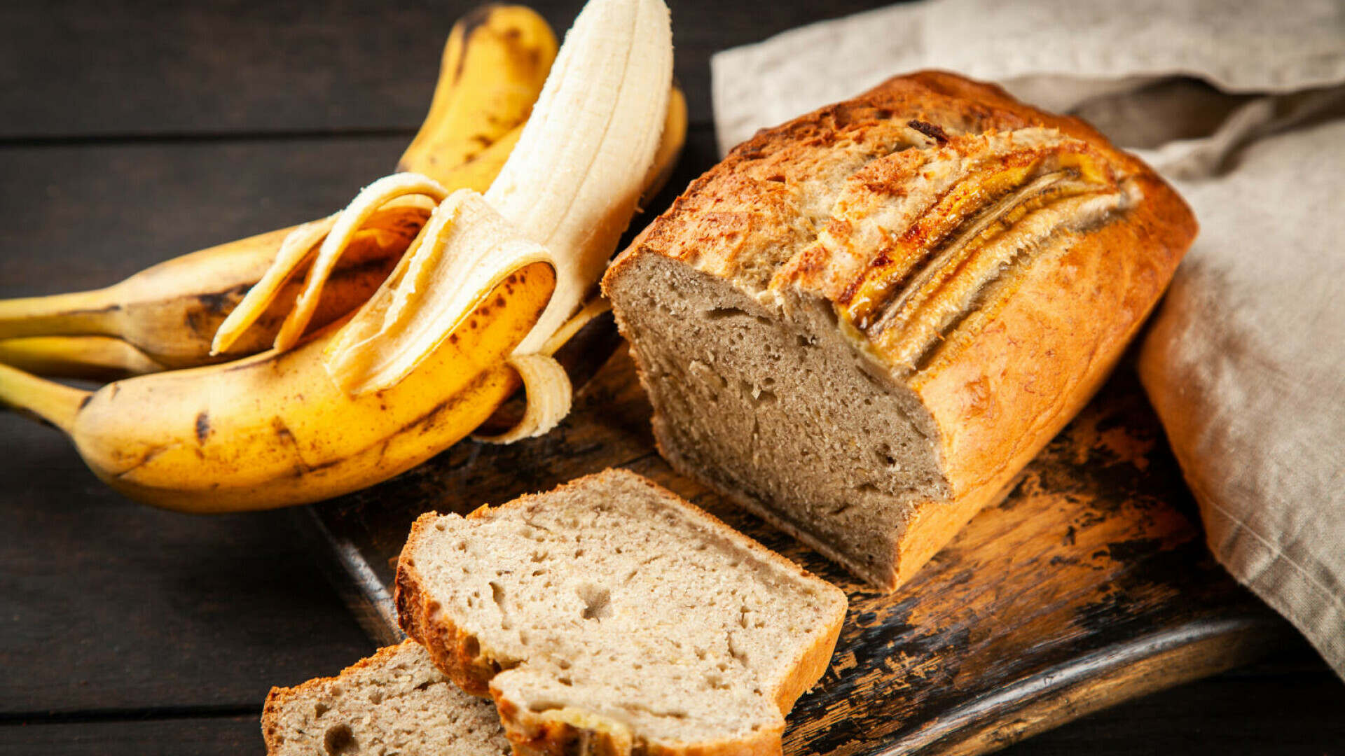 Chec cu banane pufos: rețeta simplă de banana bread care iese perfect de fiecare data