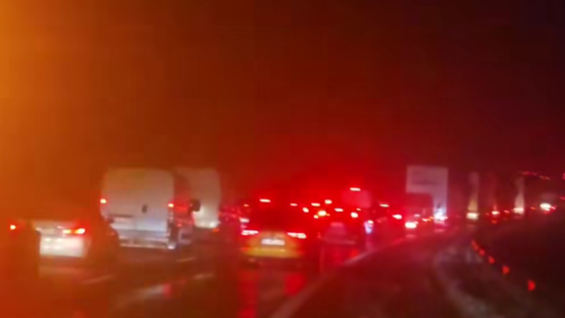 Coloană de mașini de cinci kilometri pe A1, la nodul rutier Margina. Rutele alternative. VIDEO