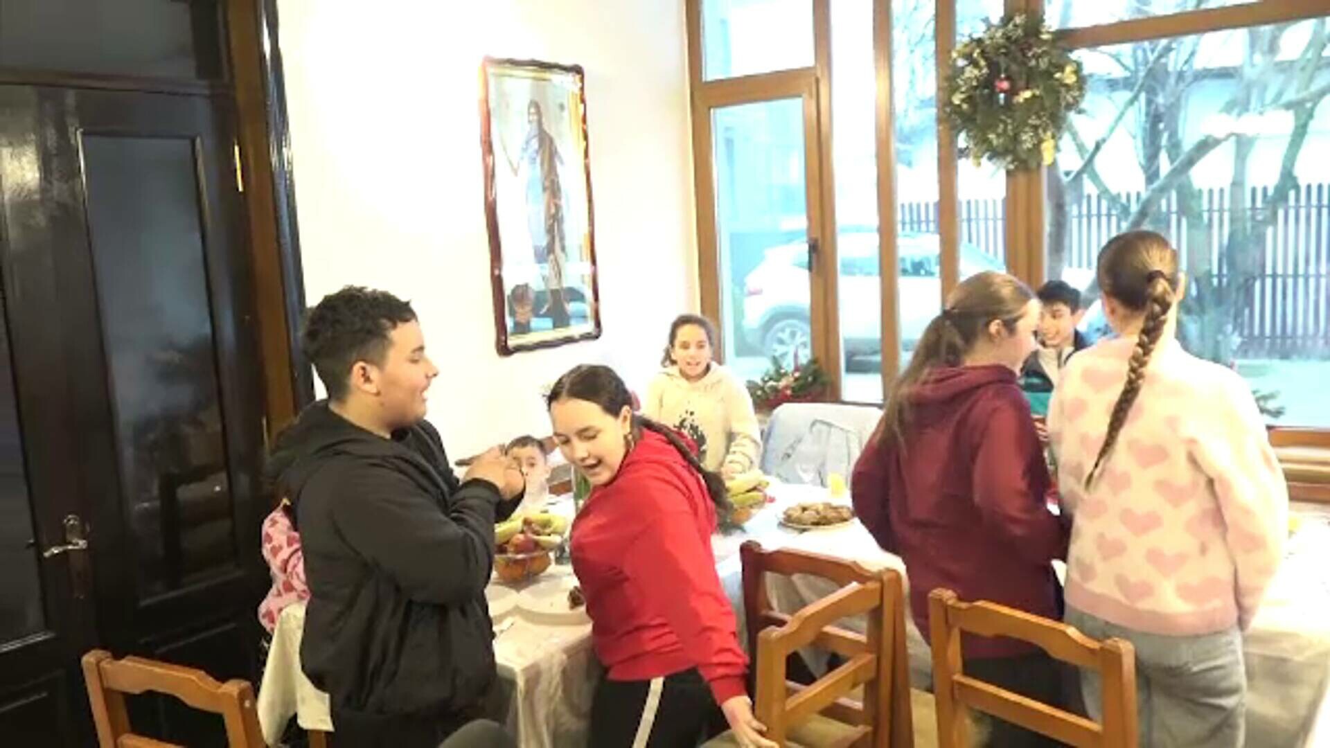 Bucurie de Sfântul Ioan pentru copiii din Iași. Asociația părintelui Damaschin a organizat o petrecere-surpriză