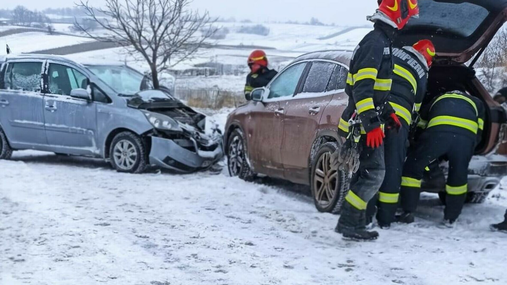 Un șofer cu anvelope de vară a provocat un accident cu două victime, în Botoșani. Ce amendă a primit