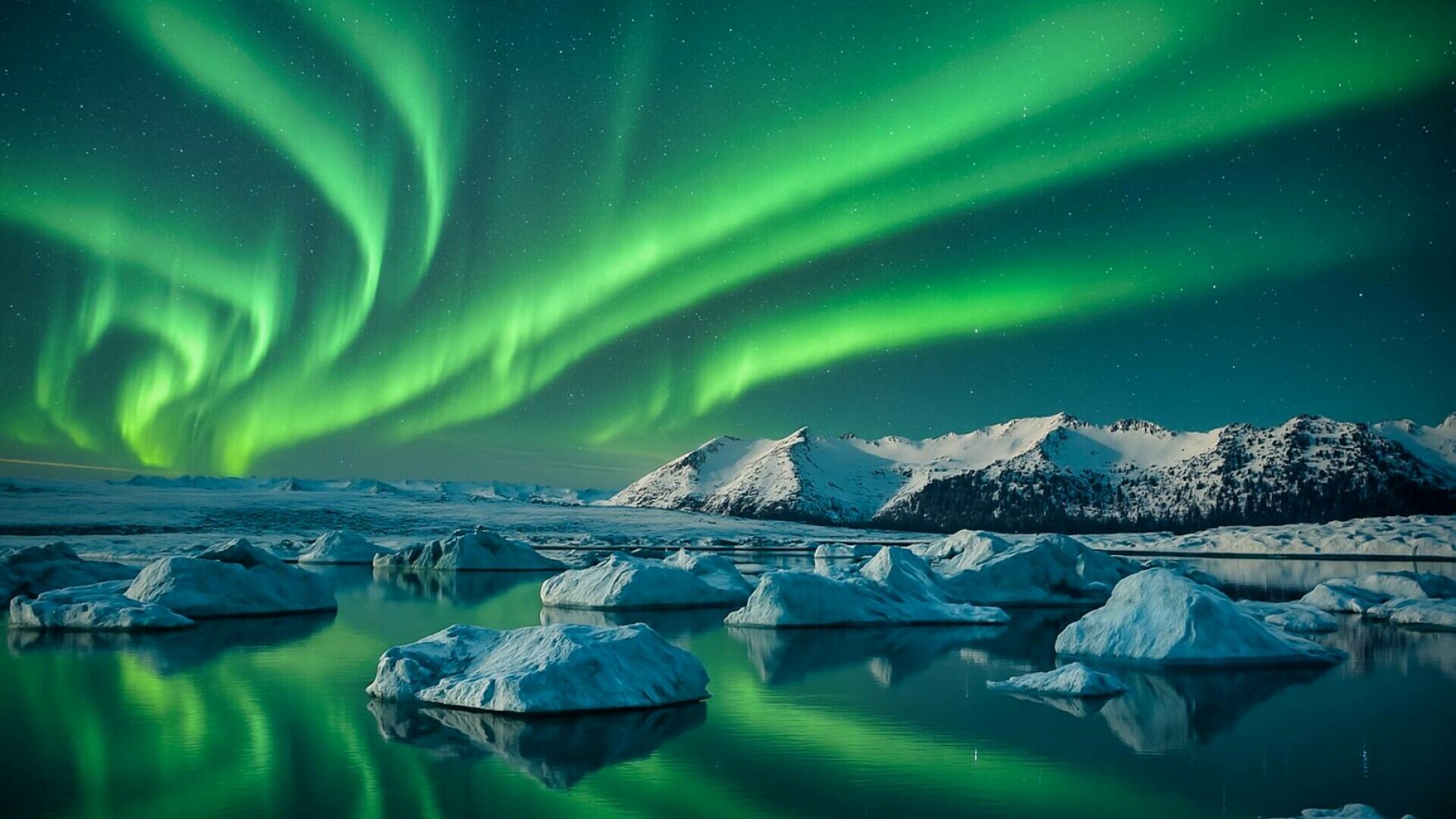 Cum se formează aurora boreală. Fenomenul spectaculos care merită admirat cel puțin o dată în viață