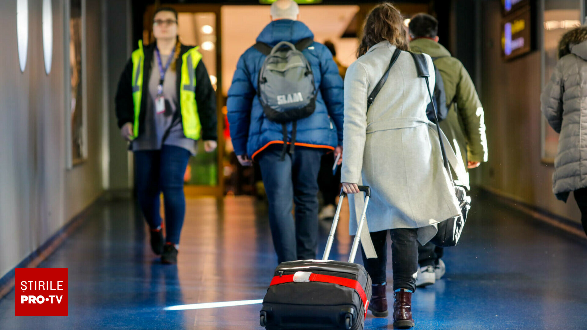 Poza pentru articolul Obiecte de trei milioane de euro descoperite de polițiști pe Aeroportul din Otopeni. Ce ascundeau două femei în bagaje