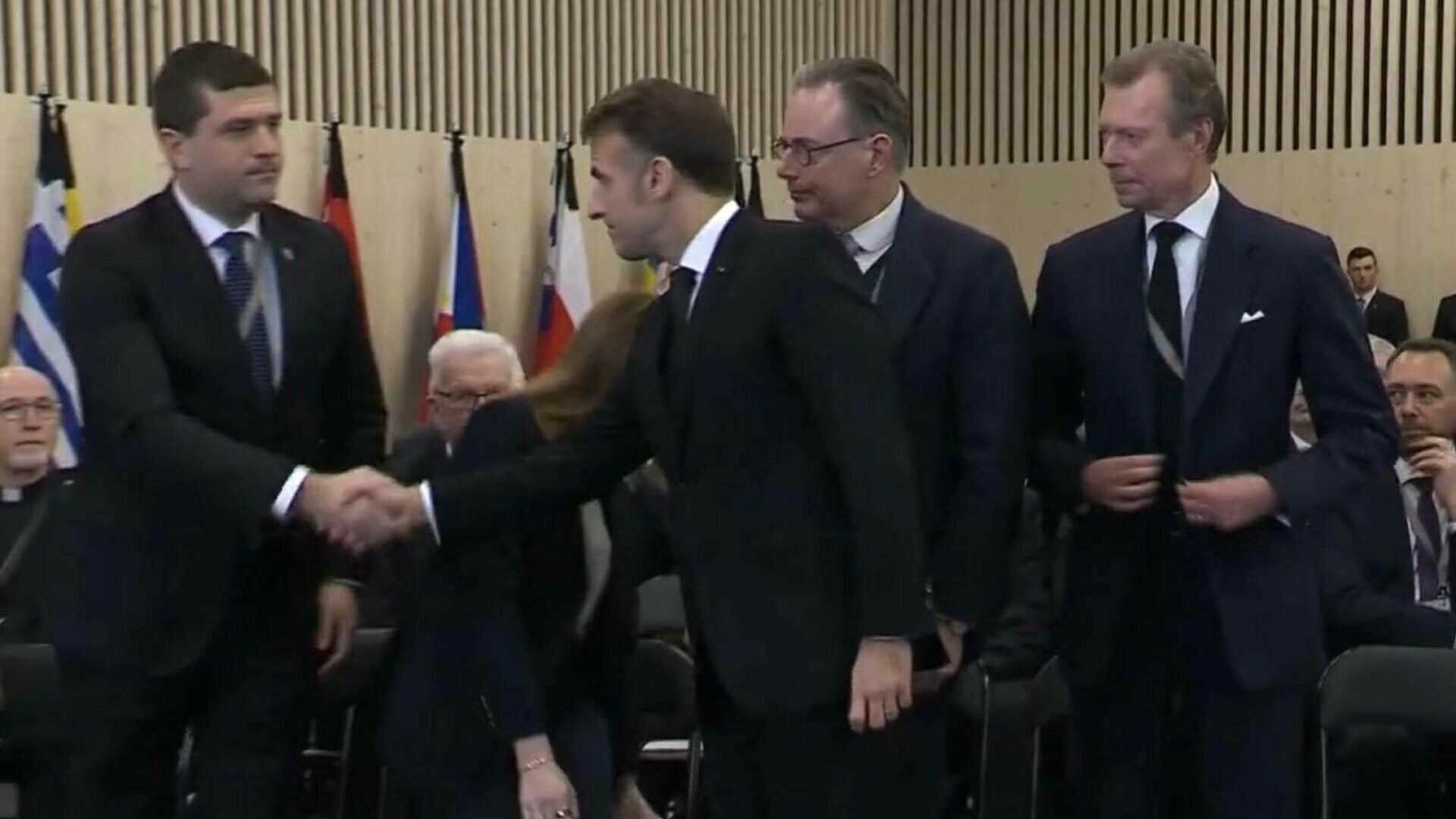 Ministrul Apărării, după ceremonia de comemorare a victimelor tragediei din Crans-Montana: „Un moment de emoţie profundă”