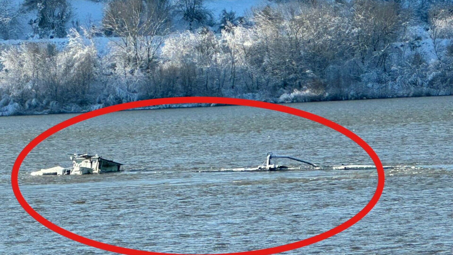 Alertă în județul Teleorman. O navă care transporta peste 1.100 de tone de fertilizator a început să se scufunde