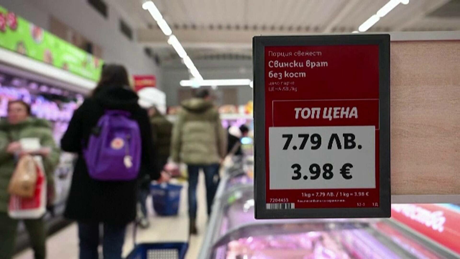 De la bulgarii care investesc în aur, la cei care văd în noul euro chipul Satanei, trecerea la moneda unică aduce provocări