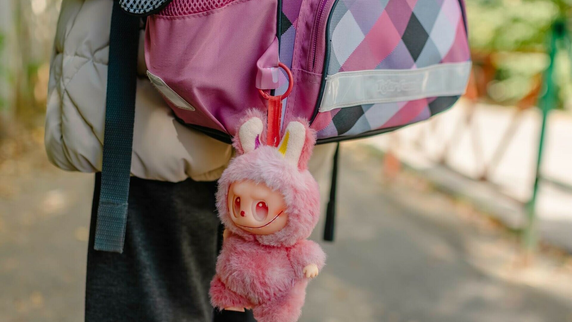 Labubu – cum a devenit această jucărie un fenomen și de ce este preferata copiilor. Cum arată și de unde provine