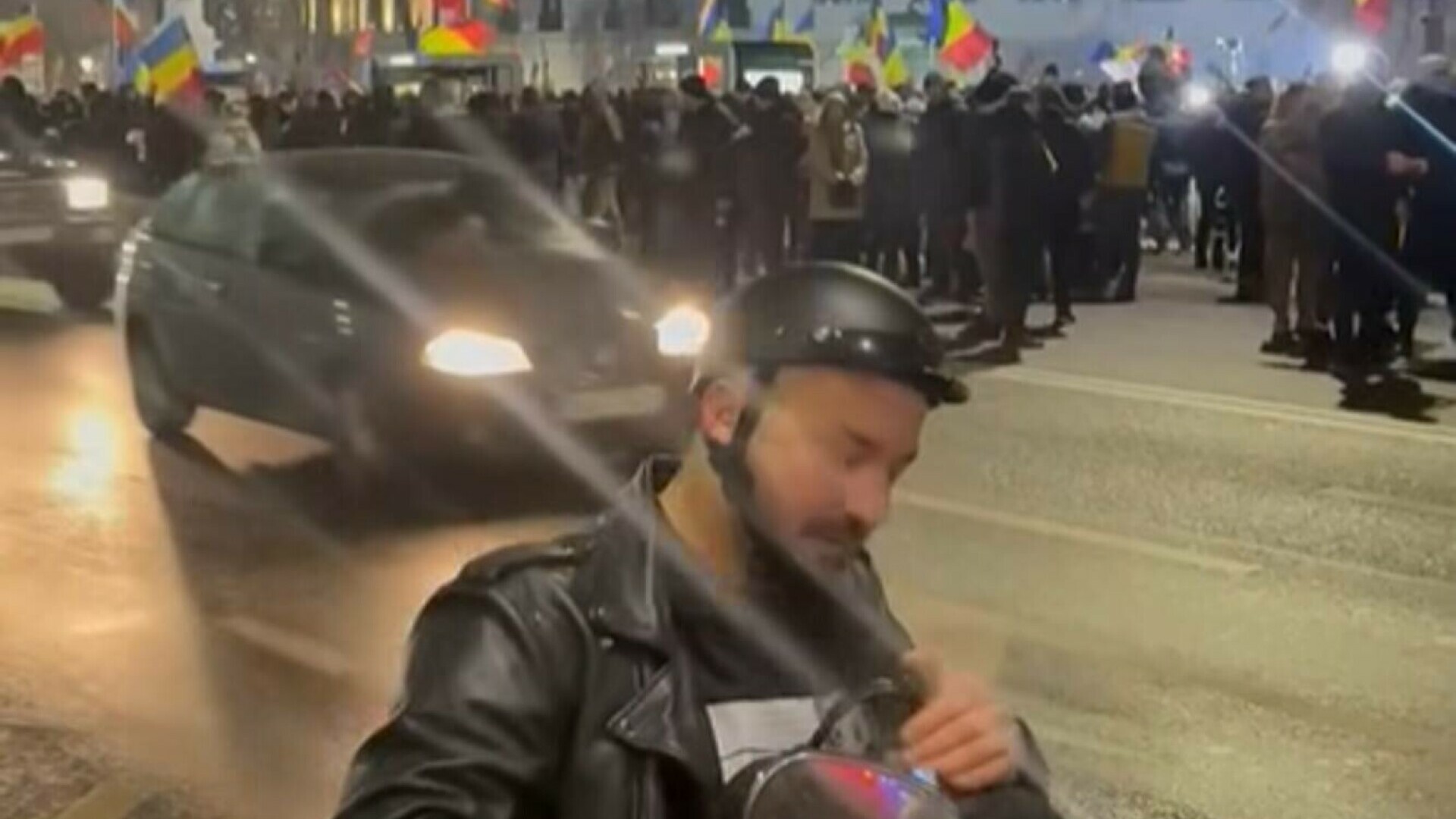 Adrian Băzăvan, motociclistul care a proiectat „Marş la Moscova” la protestul AUR, amendat de jandarmi. E la a doua abatere
