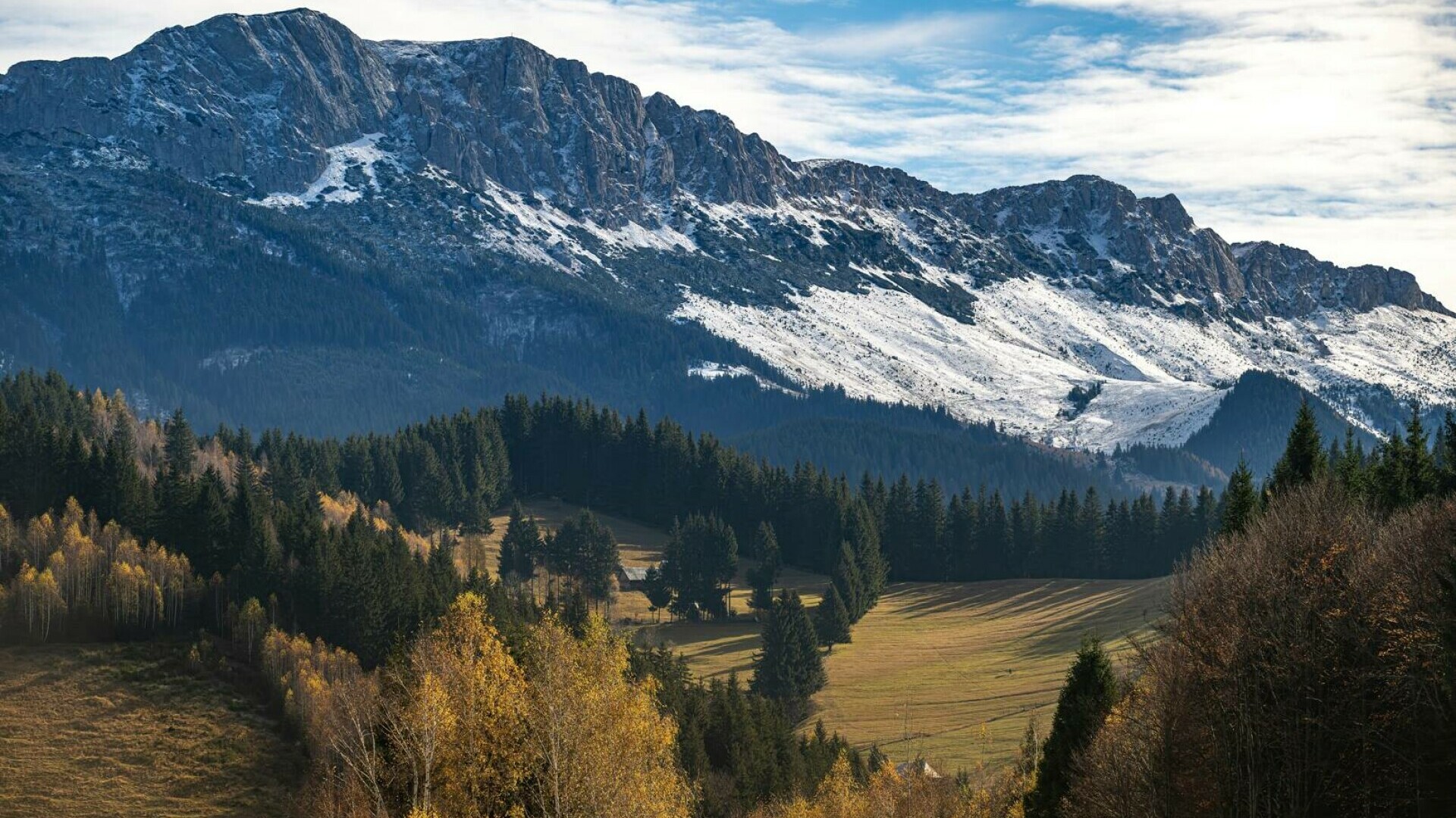 Moieciu: satul pitoresc de lângă Brașov, ideal pentru peisaje de vis. Ce să vizitezi dacă ajungi în inima Carpaților