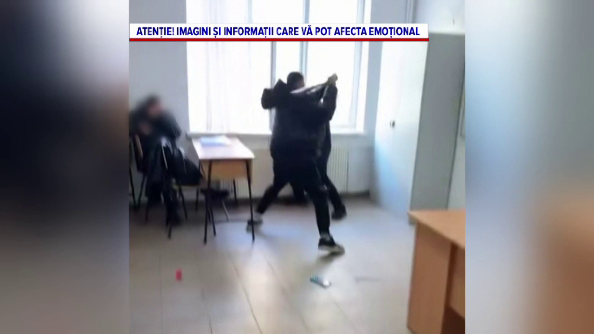 A intrat cu bâta într-un liceu din Găești și a bătut crunt un elev. Spune că a vrut să-și răzbune fratele umilit