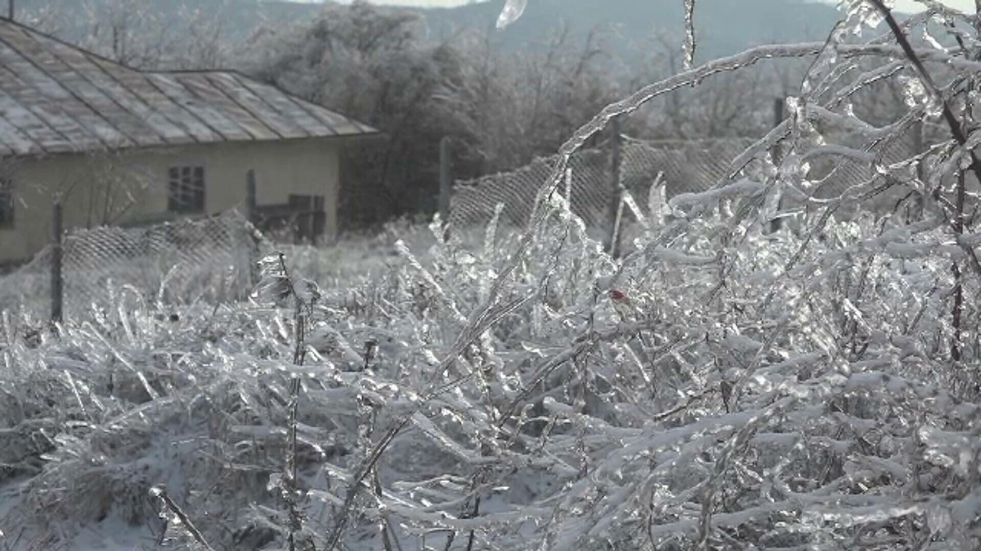 Întreruperi de energie electrică în opt localități din Harghita, posibil din cauza vremii. 1.500 de consumatori, afectați