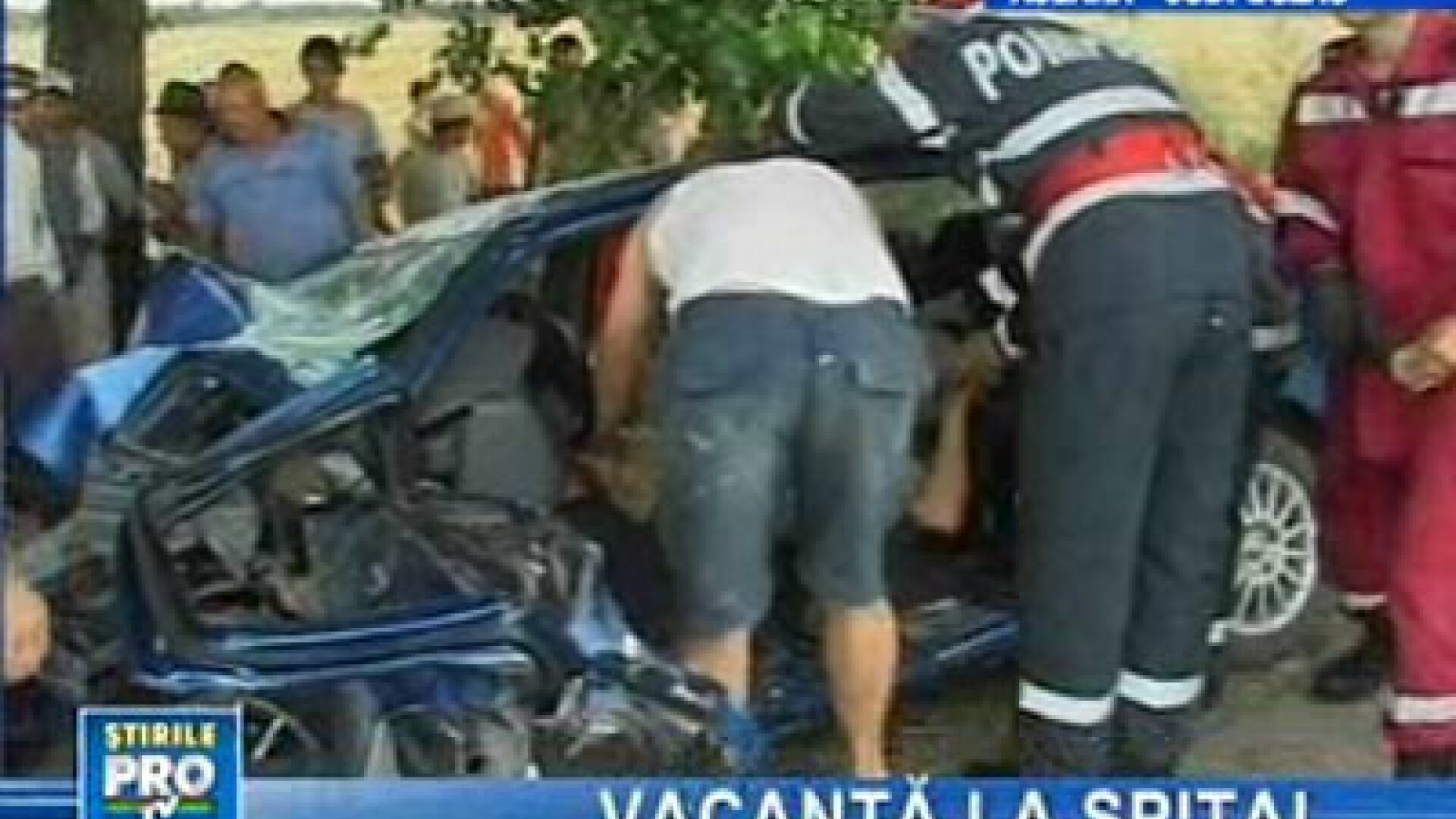 Maşina românilor, după impactul cu pomul