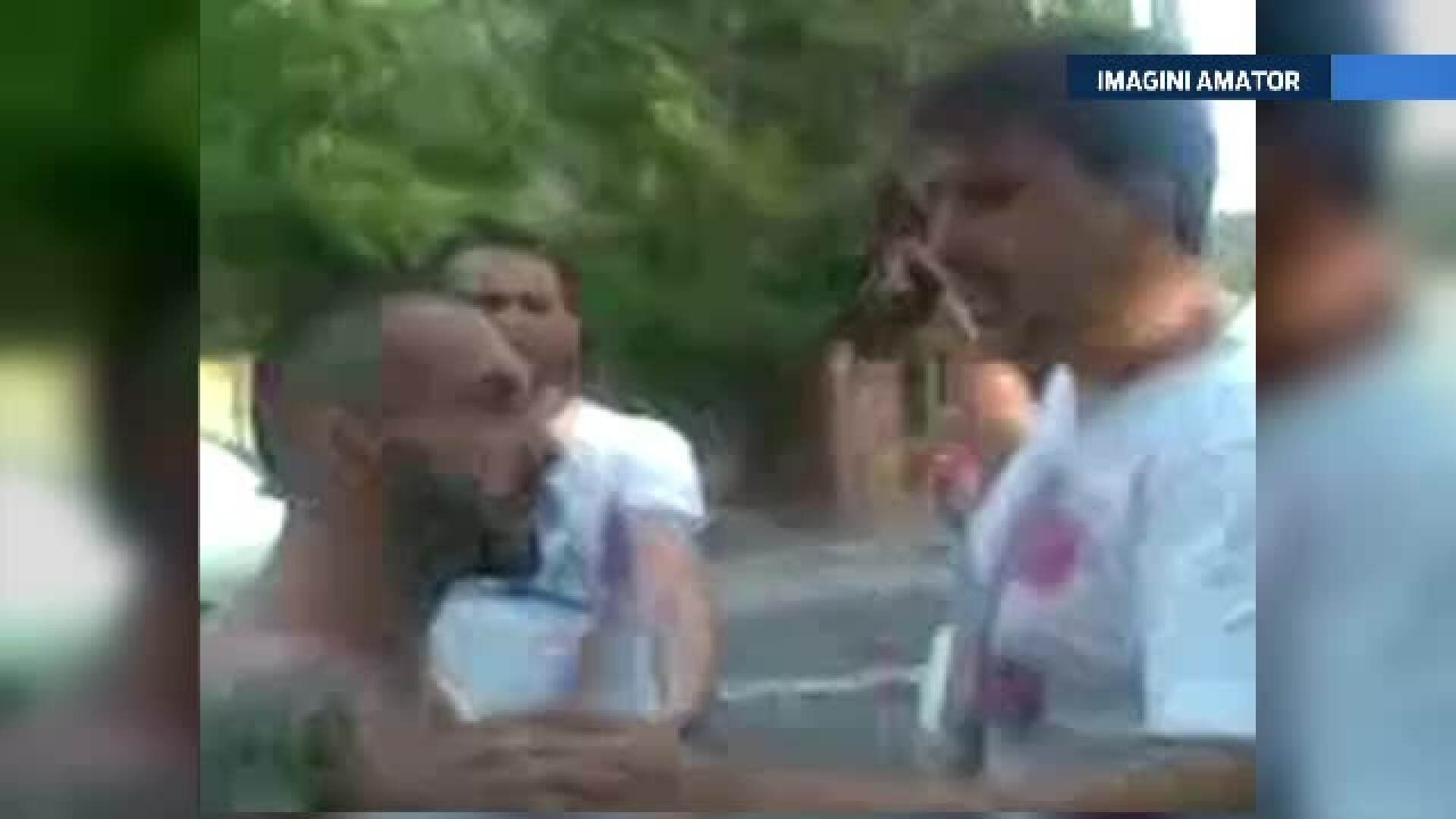 Doi politisti din Bucuresti au tras cu arma ca sa poata lua un tanar la audieri. Familia suspectului a facut scandal mare