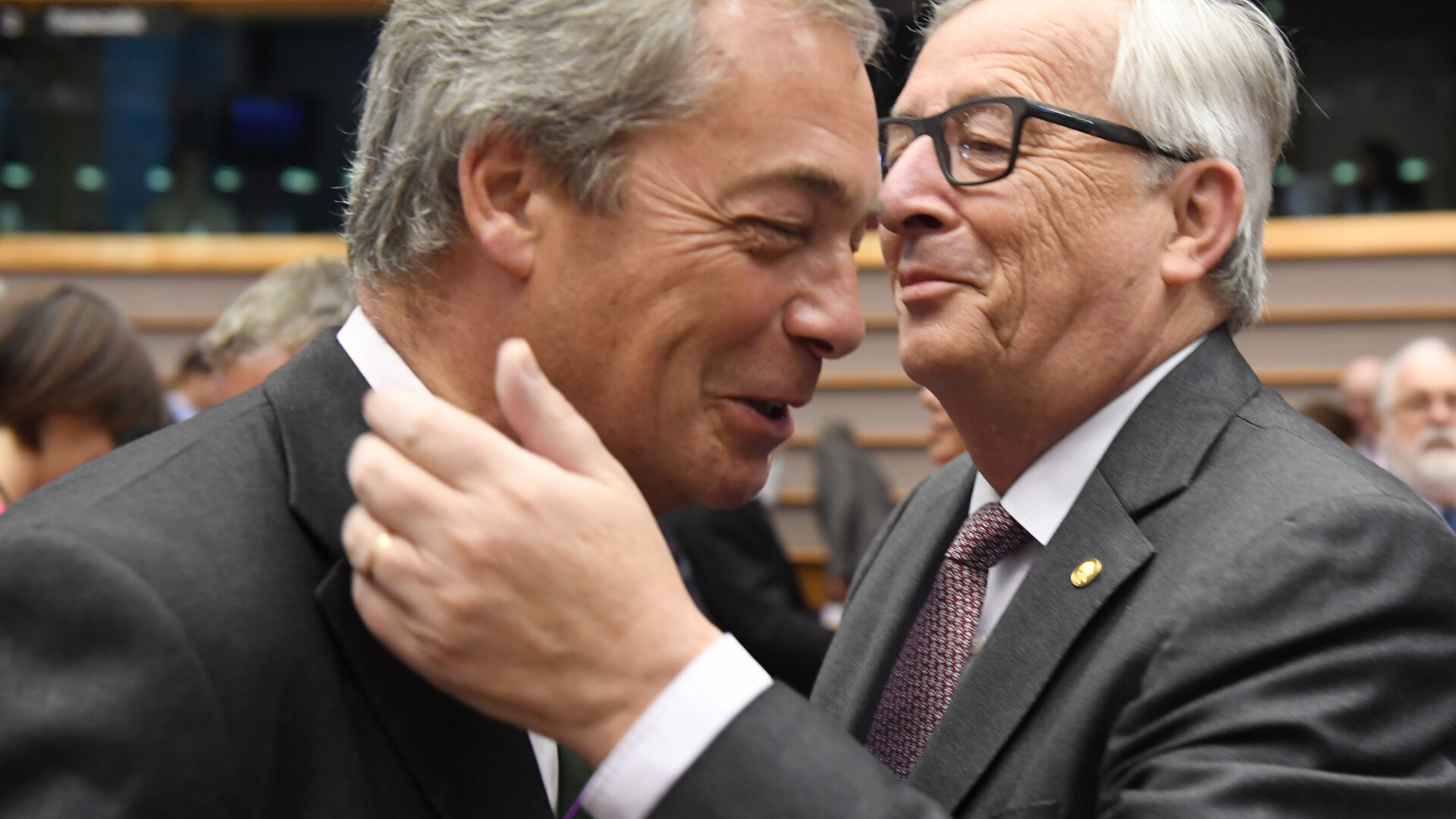 Juncker si Nigel Farage in parlamentul european