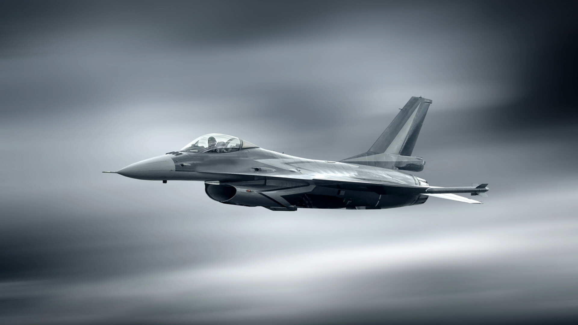 avion militar - Shutterstock