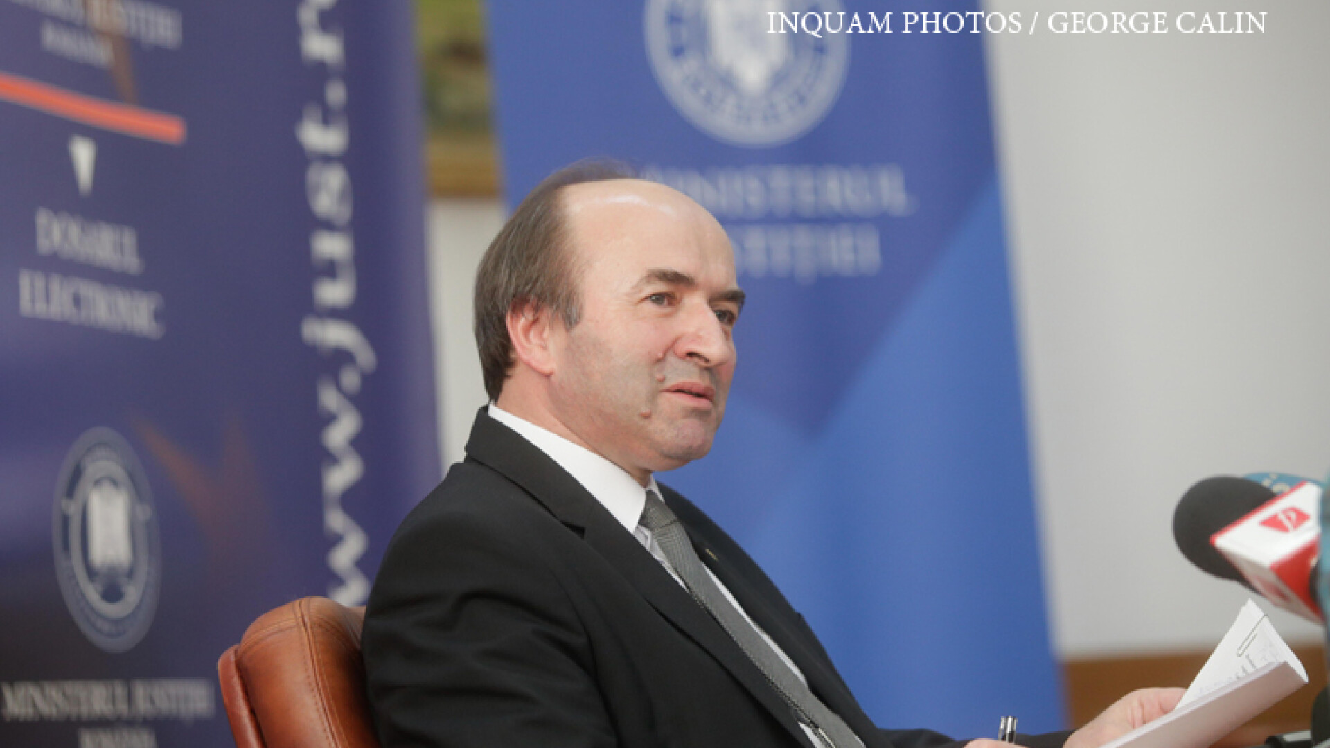 Tudorel Toader, ministrul Justiției, susține o conferință de presă la sediul ministerului,