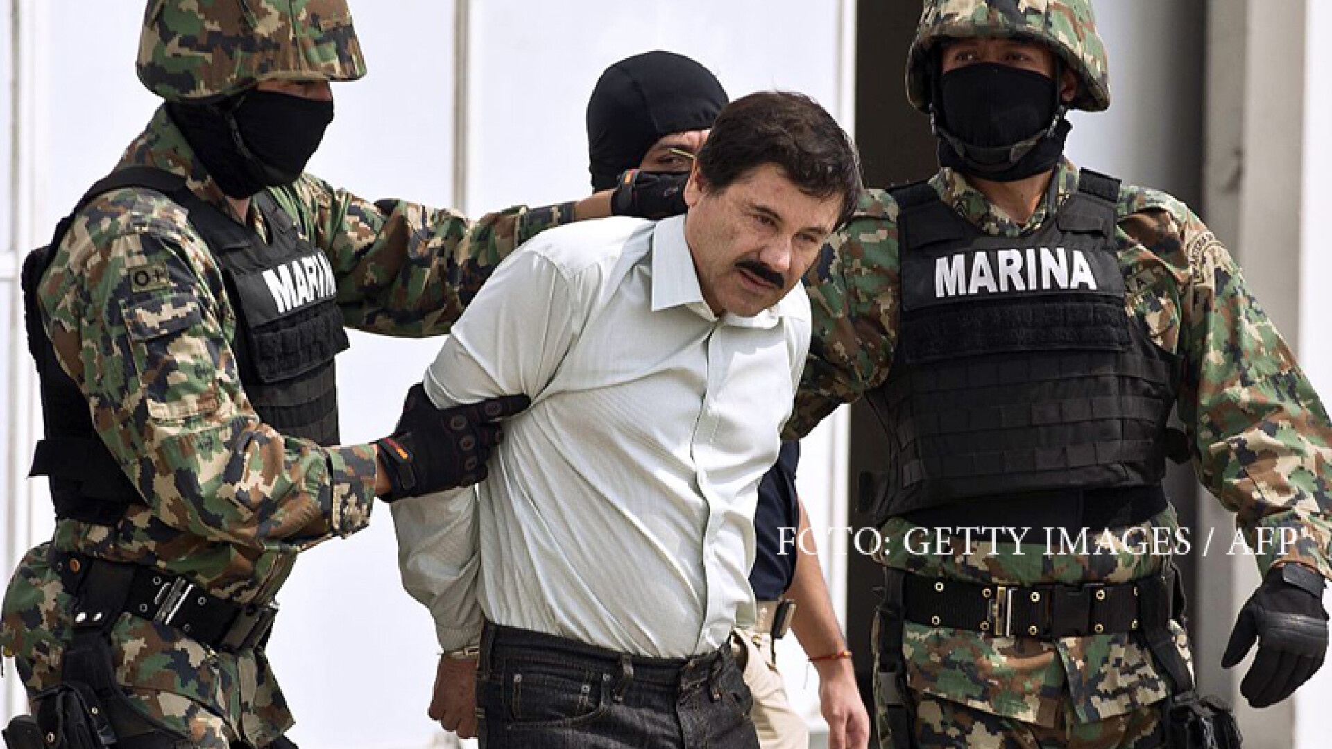 El Chapo, liderul cartelului SInaloa, escortat de puscasi marini