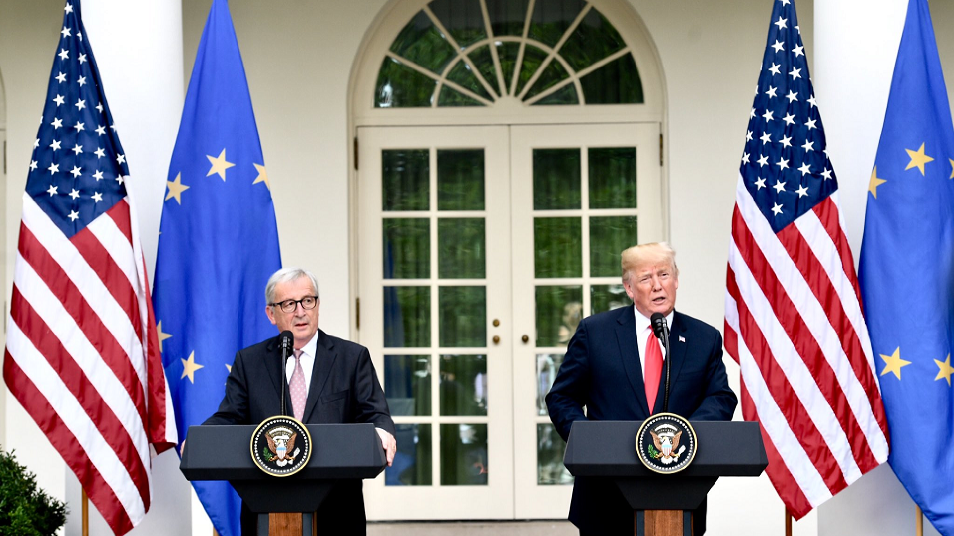 Preşedintele Statelor Unite, Donald Trump, şi preşedintele Comisiei Europene, Jean-Claude Juncker,